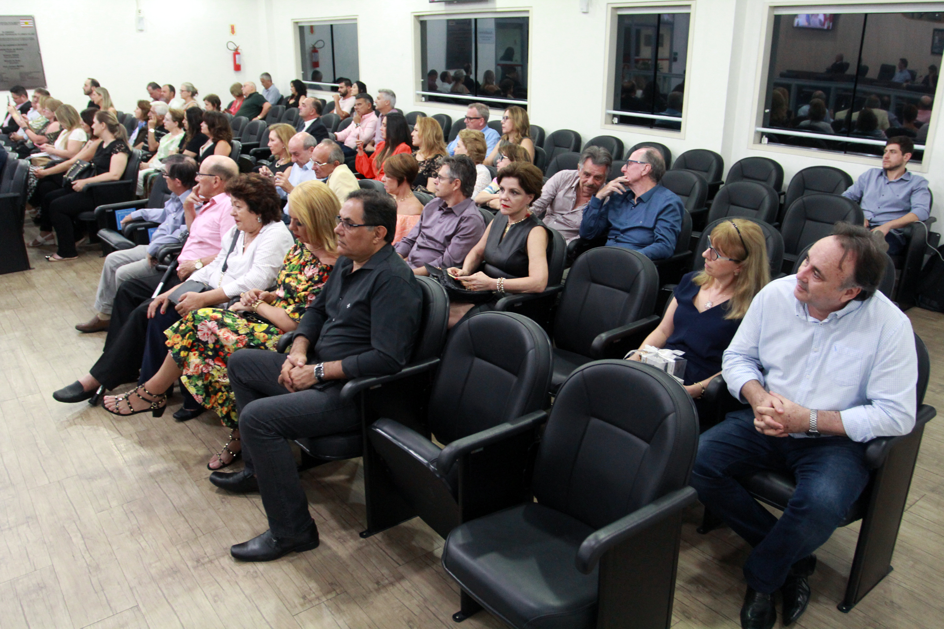 Homenageados recebem títulos honoríficos