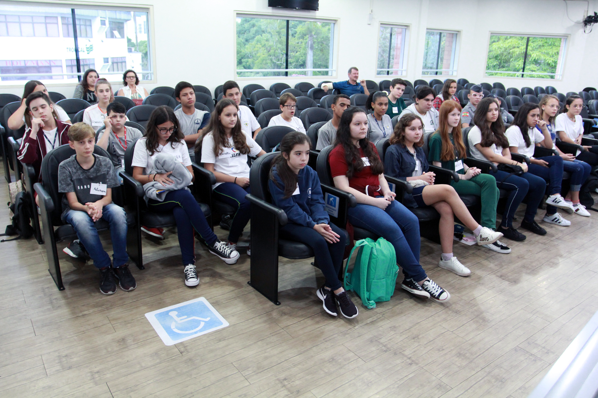 Vereadores mirins recebem Curso de oratória