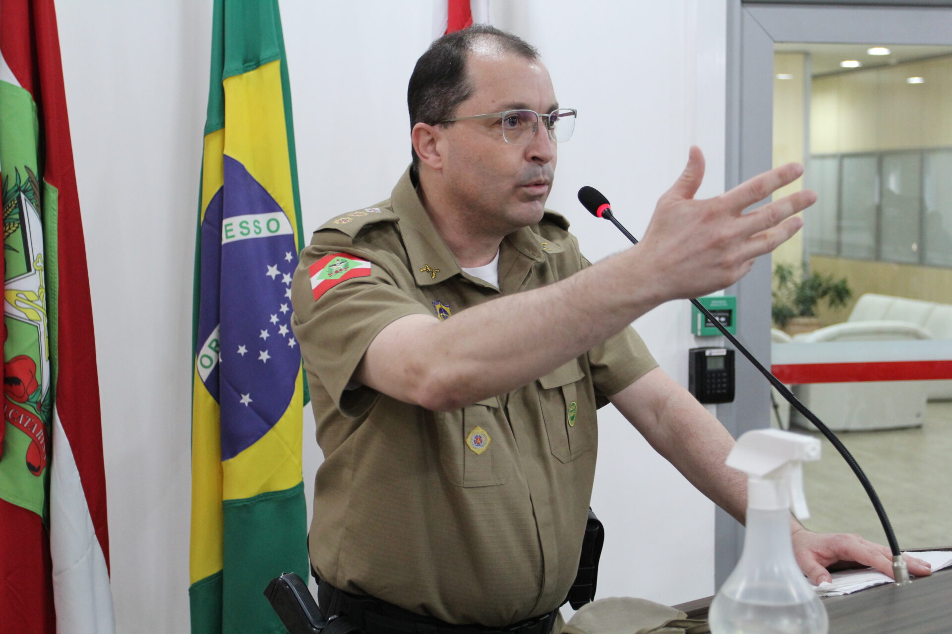 Novo comandante da Polícia Militar ocupa tribuna e cumprimenta os vereadores