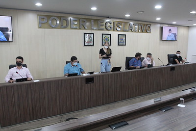 Cinco projetos de lei, duas emendas e um substitutivo passam pela Comissão de Finanças