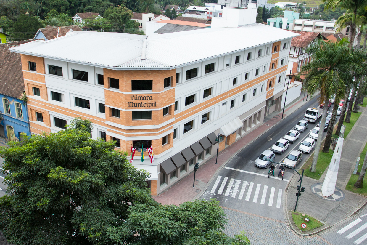 Vereadores aprovam quatro projetos em redação final e acatam três vetos do Executivo