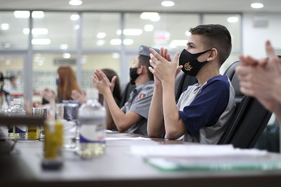 Câmara Mirim de Blumenau realiza reunião ordinária no Plenário e dá posse a três parlamentares mirins