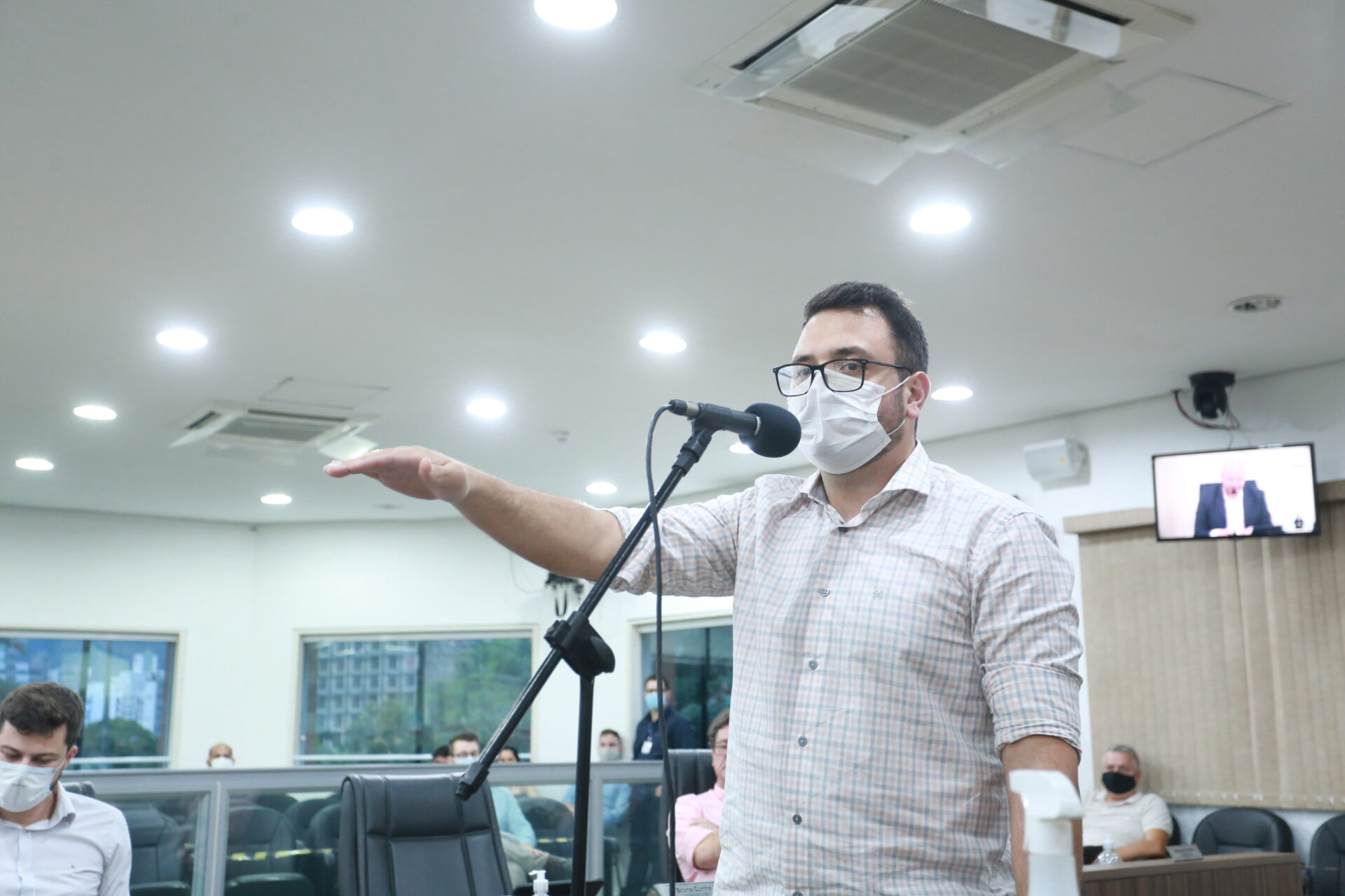Vereador suplente João Paulo Taumaturgo assume vaga na Câmara de Blumenau