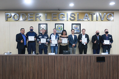Câmara de Blumenau concede seis homenagens em sessão solene