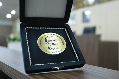 Câmara homenageia três personalidades com a Comenda do Mérito Cervejeiro Heinrich Hosang