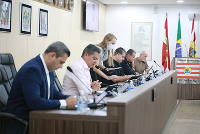 CCJ analisa doze projetos na reunião desta terça-feira