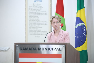 Vice-prefeita prestigia a posse do vereador suplente Sylvio Zimmermann e faz agradecimentos a ele na tribuna