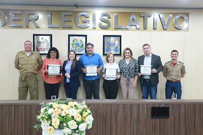 Câmara entrega moções a quatro personalidades do município em sessão solene