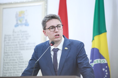 Deputado luxemburguês ocupa a tribuna e fala sobre visita a Santa Catarina