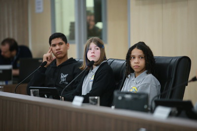 Vereadores mirins aprovam dois requerimentos na sessão desta segunda-feira