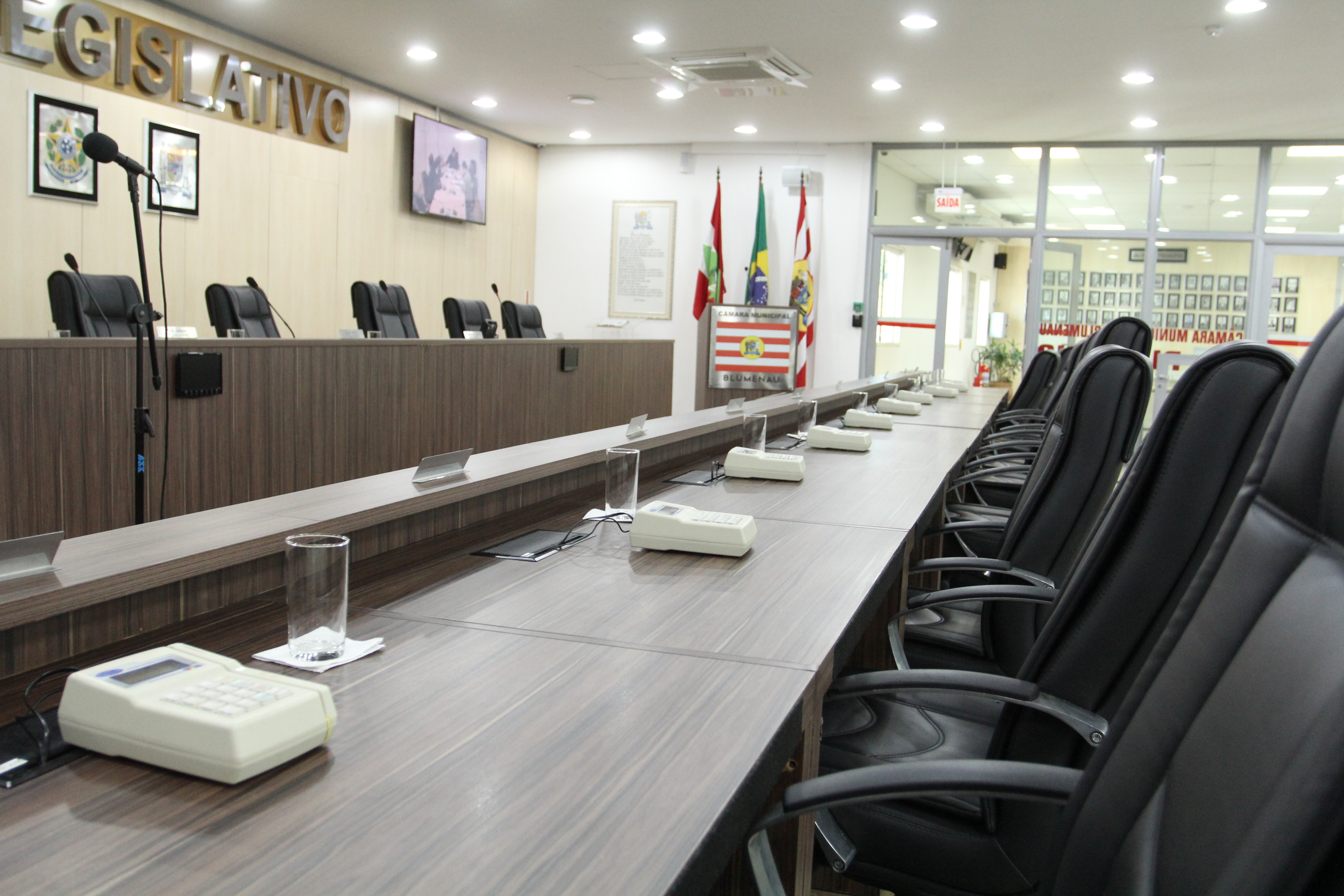 Câmara sedia solenidade da Alesc para homenagear entidades e personalidades de Blumenau