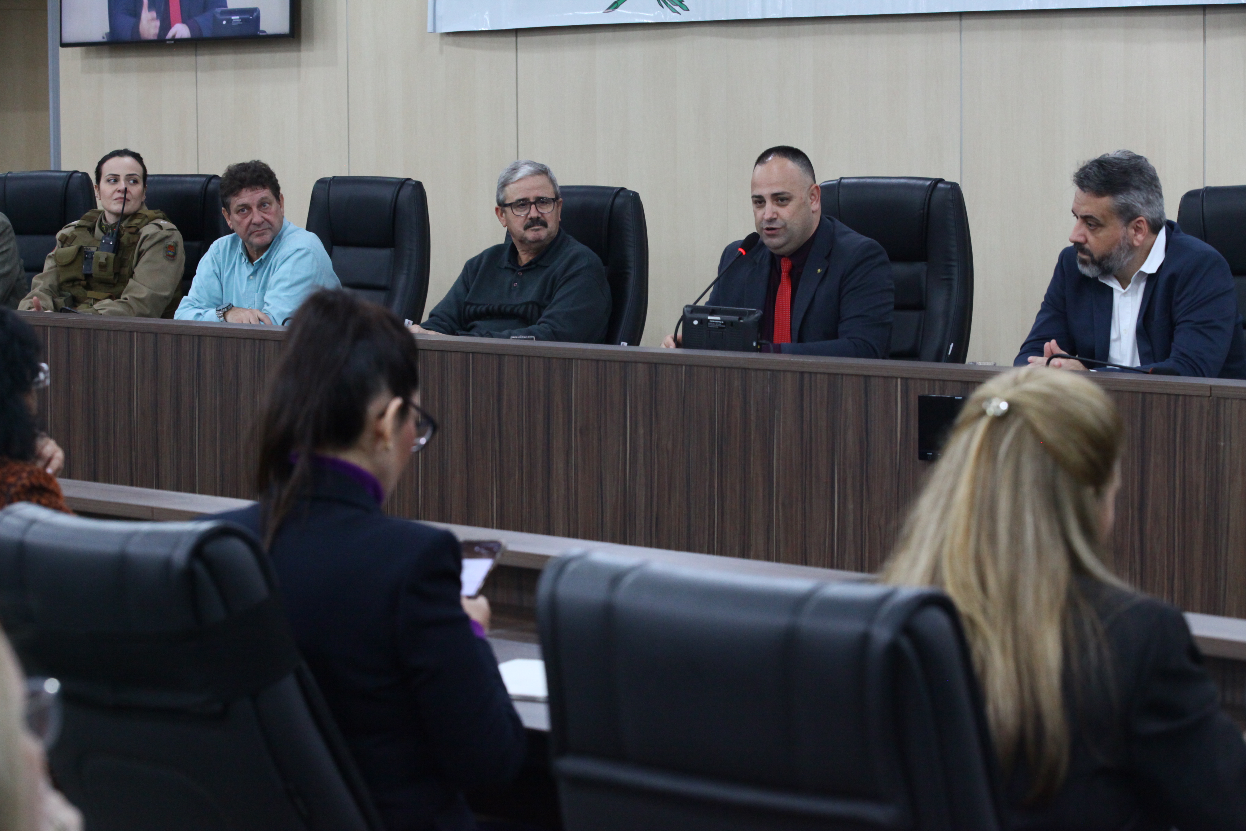 Câmara de Vereadores sedia solenidade da Alesc que homenageou 25 entidades e personalidades de Blumenau