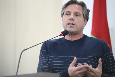 Secretário de Saúde comparece à Câmara para prestar informações sobre falta de médicos nos AGs