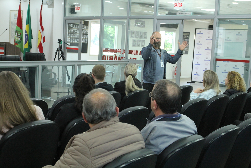 Apoio Social e Escola do Legislativo promovem palestra sobre drogas no Dia de Combate ao Fumo