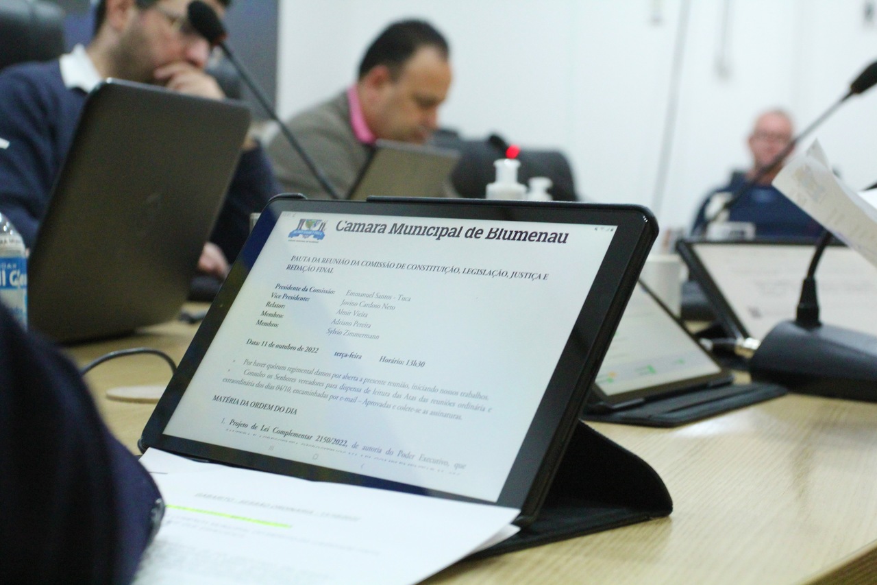Quatro projetos de lei passam pelas comissões CCJ e Finanças 