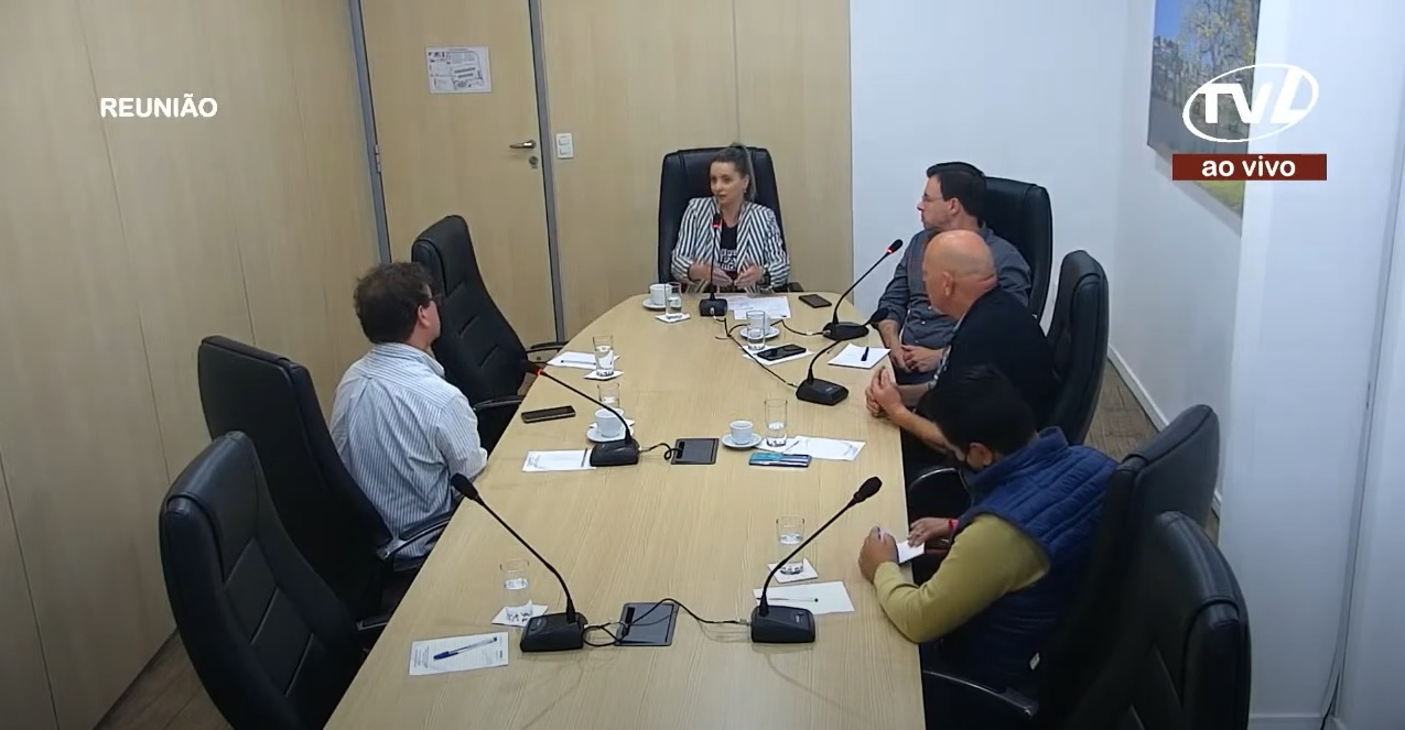 Comissão da Câmara recebe representante do Executivo municipal que traz detalhes do andamento do processo para a municipalização do Sesi