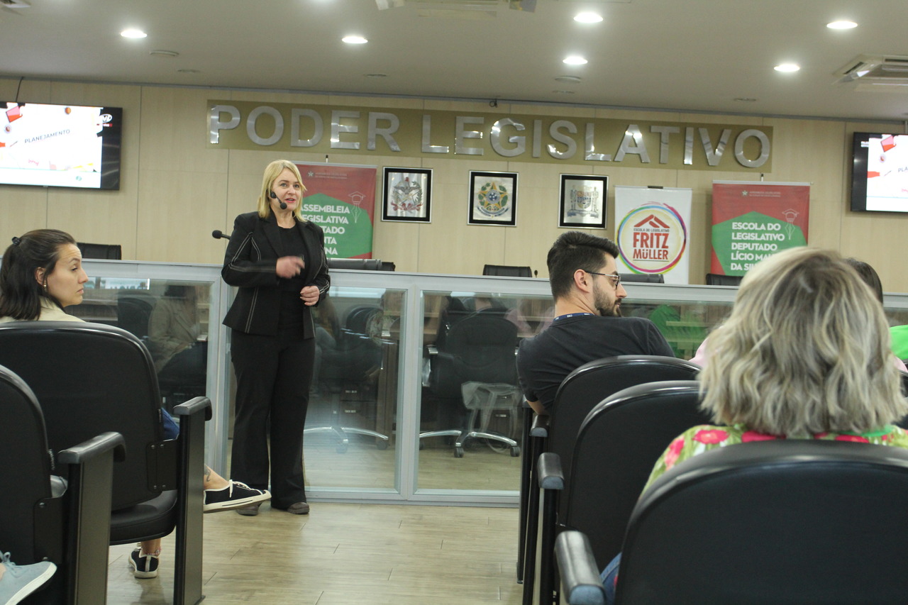 Cerca de 40 pessoas participam de Curso de Comunicação Profissional na Câmara