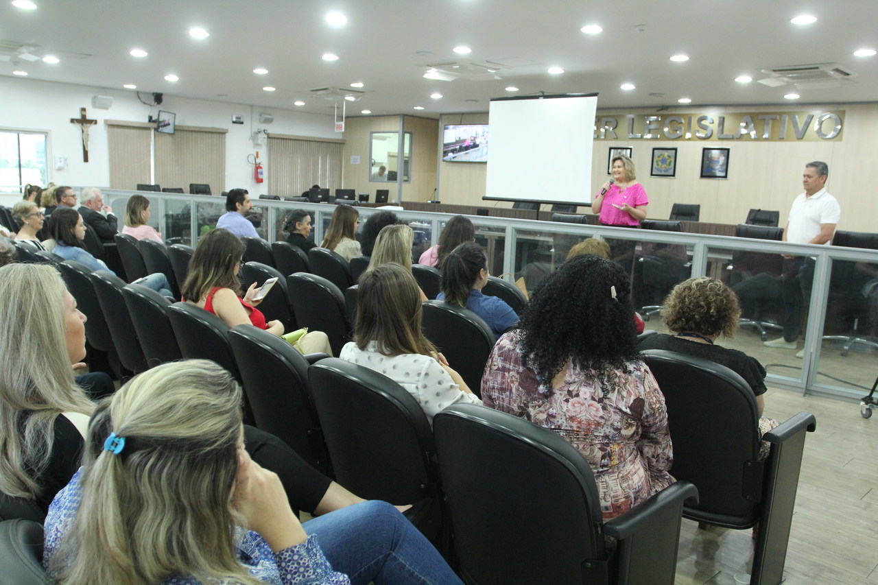 Mais de 40 pessoas participam da abertura da Semana Municipal do Empreendedorismo Feminino na Câmara