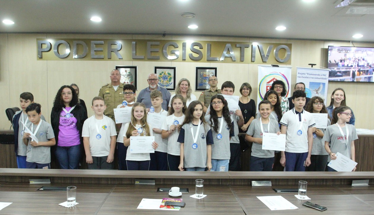 Câmara de Vereadores sedia Noite de Oratória e de diplomação dos alunos participantes do Setembro Branco