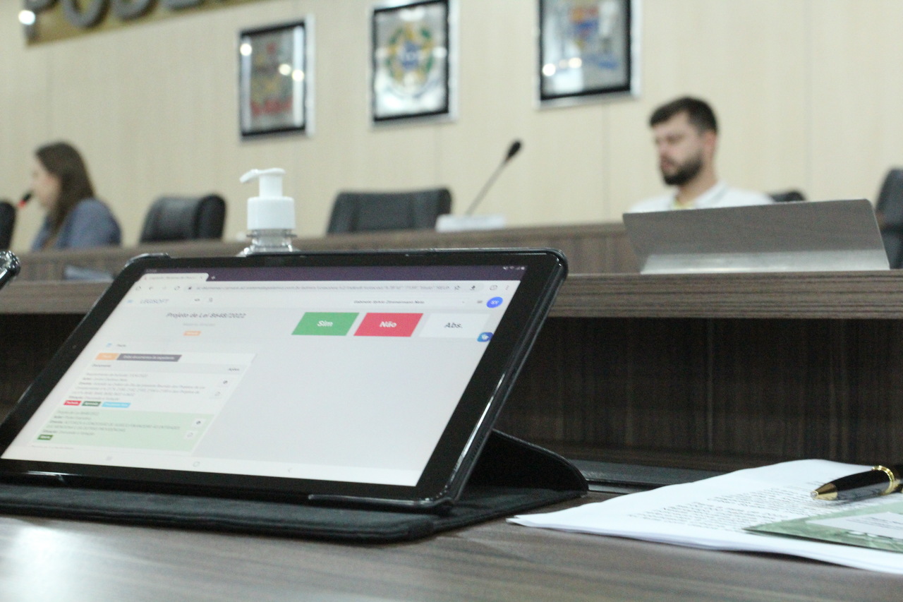 Câmara aprova 13 projetos de lei em redação final na última sessão do ano