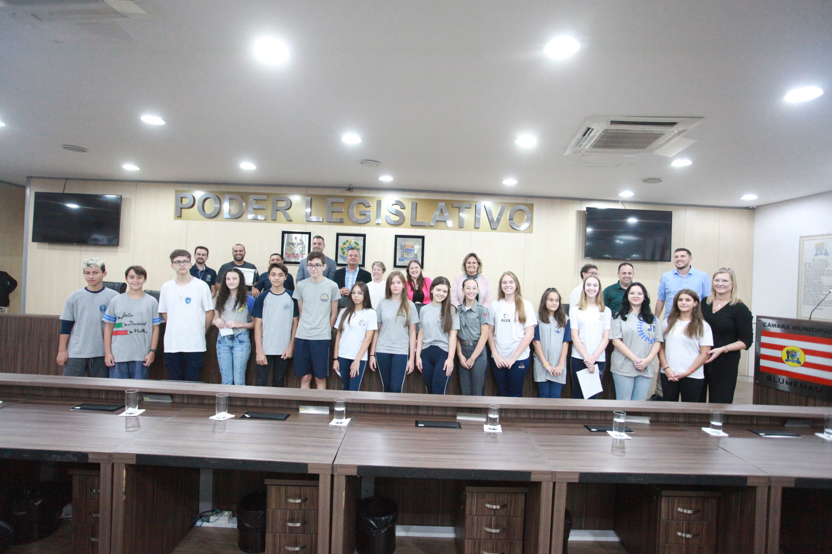 Vereadores mirins da Legislatura 2023 tomam posse na Câmara 