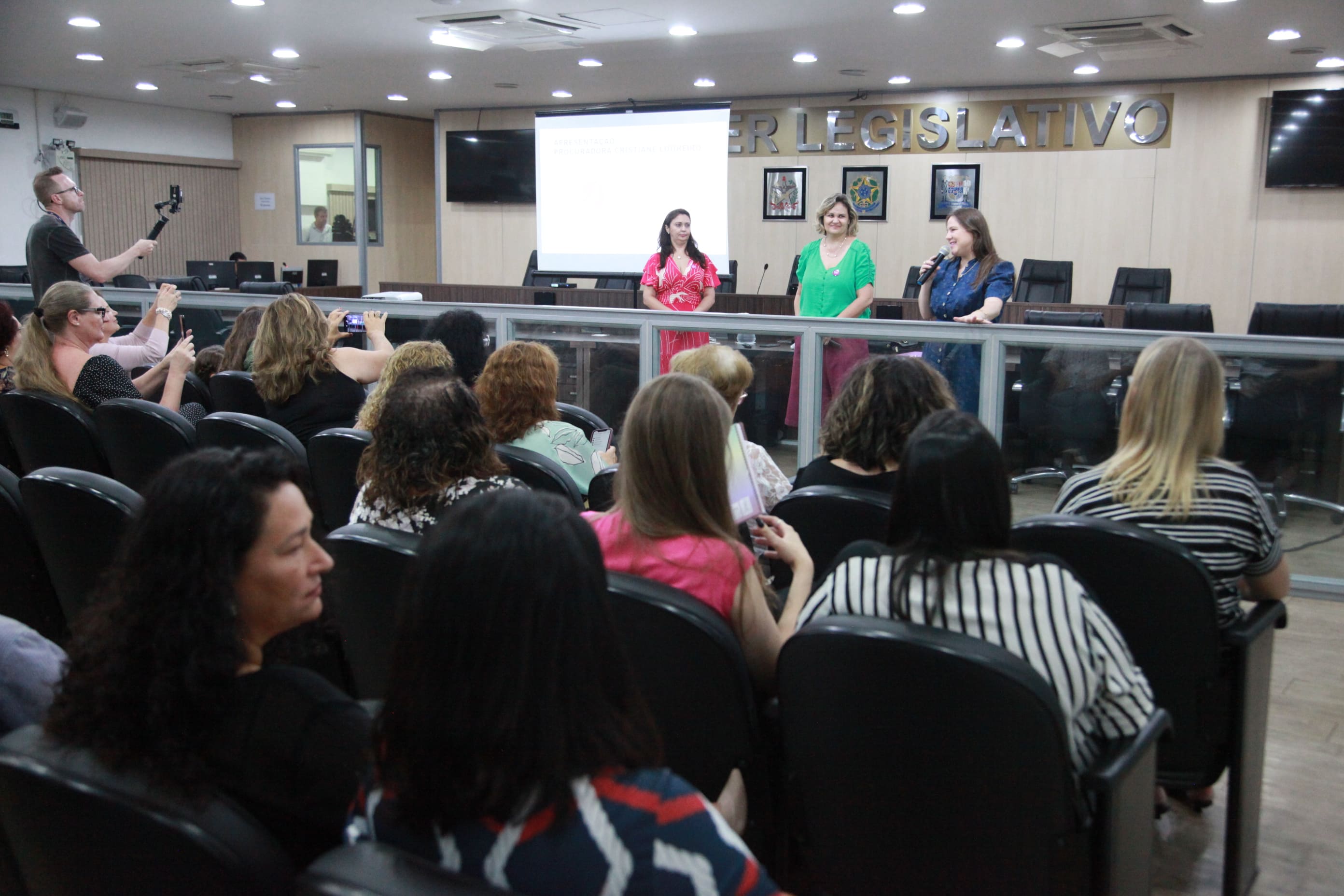 Mulheres empreendedoras da Ampe vêm à Câmara conhecer a Procuradoria Especial da Mulher 