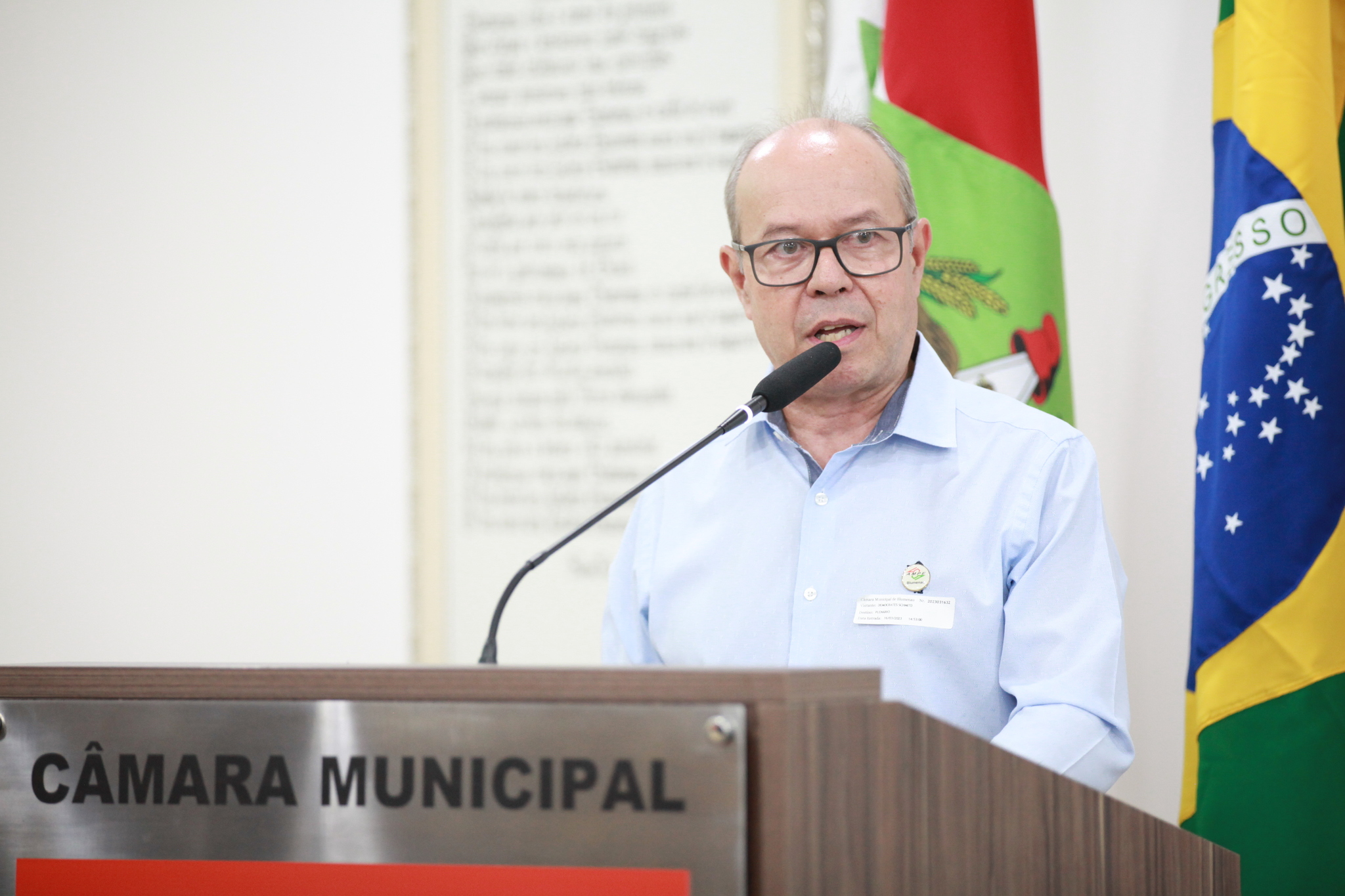 Presidente da AMPE Blumenau ocupa tribuna para convidar para a semana de atividades em comemoração aos 39 anos da entidade
