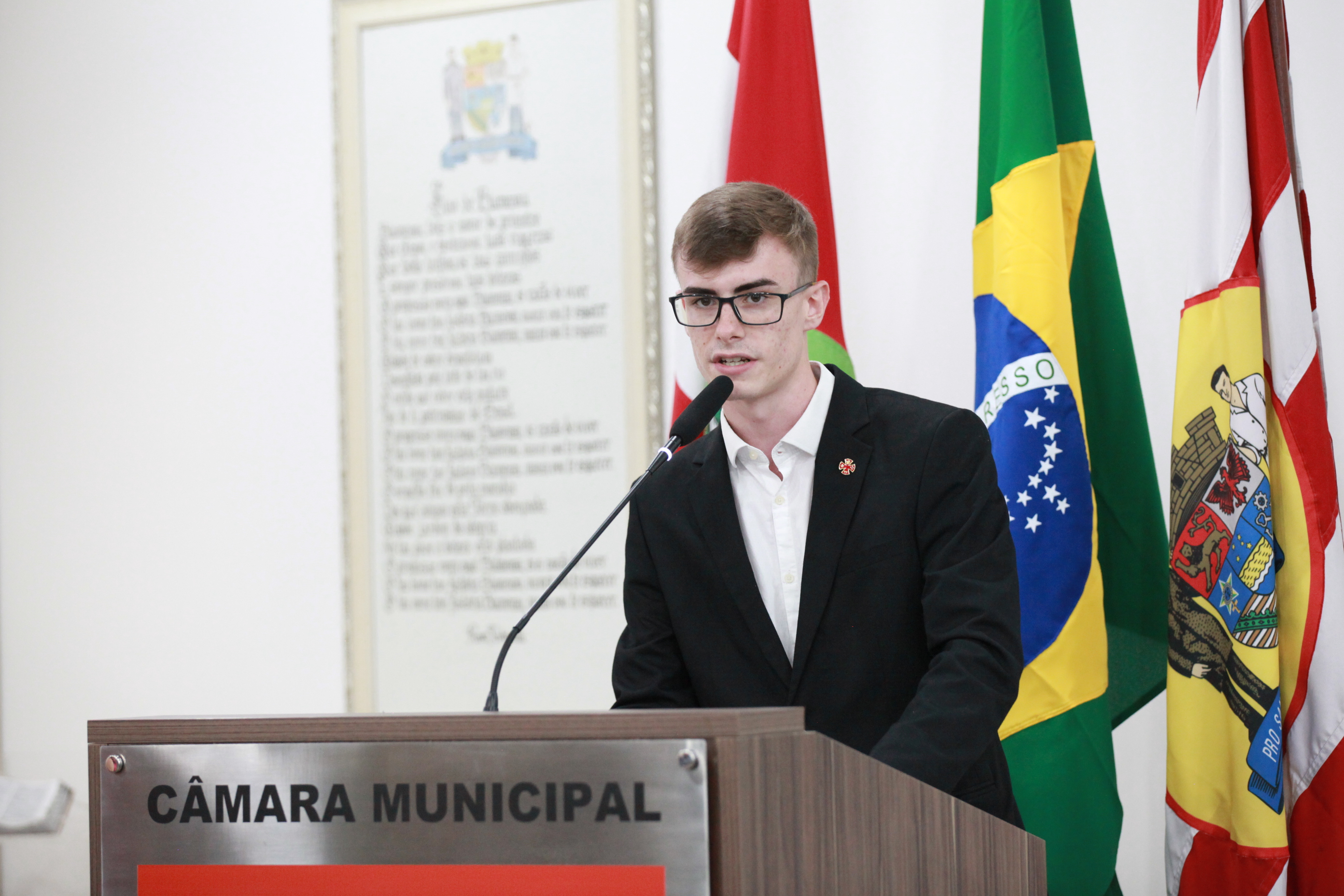 Representante do Capítulo Vale do Itajaí 79 fala na tribuna da Câmara sobre o Dia Nacional do Demolay