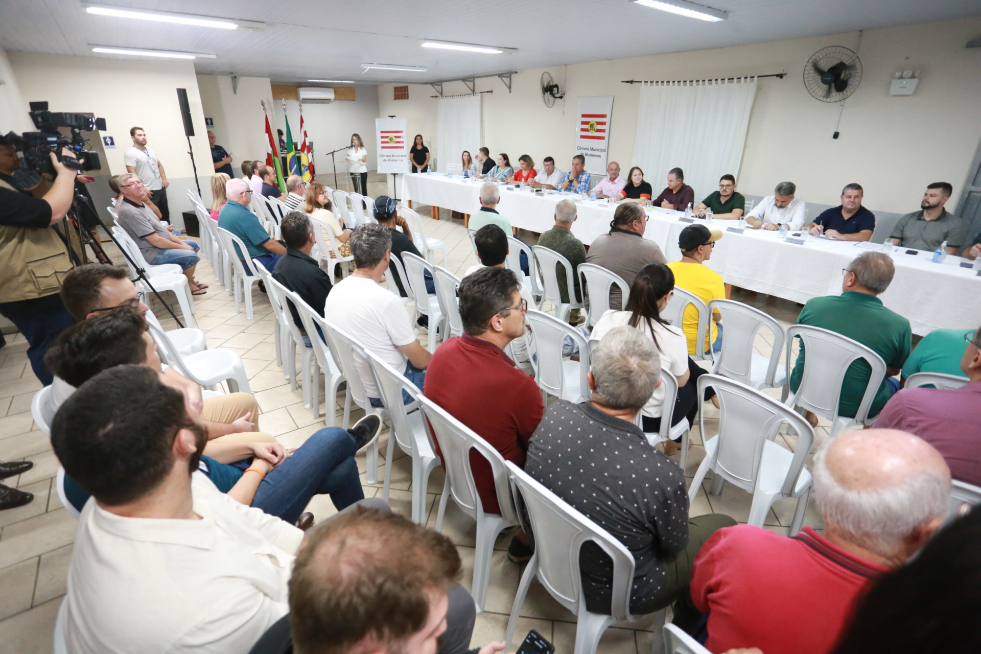 Primeira Sessão Itinerante da Câmara de Blumenau em 2023 conta com grande participação da comunidade 