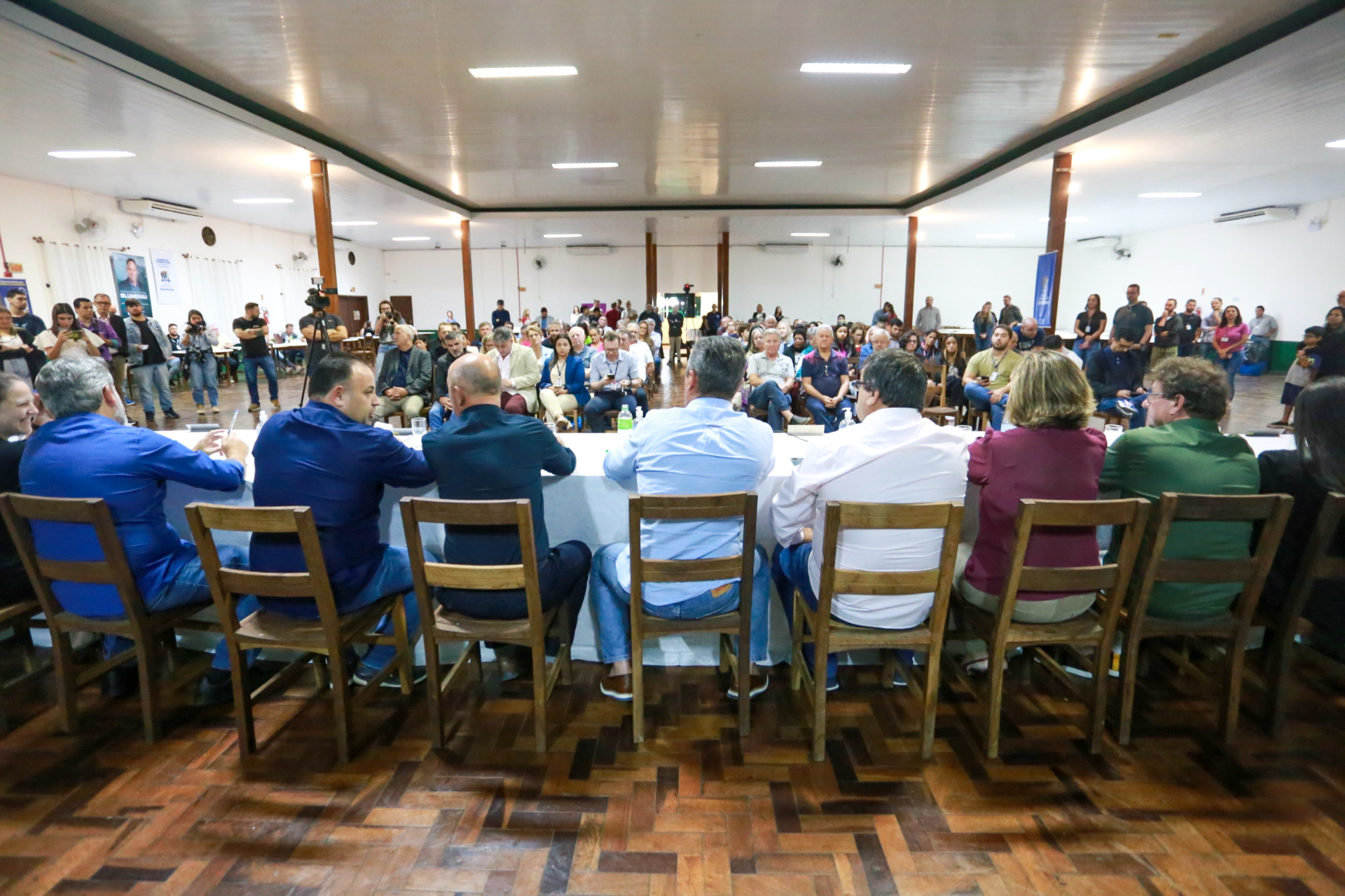 Mais de 150 pessoas participam da Sessão Itinerante da Câmara de Blumenau no bairro Velha