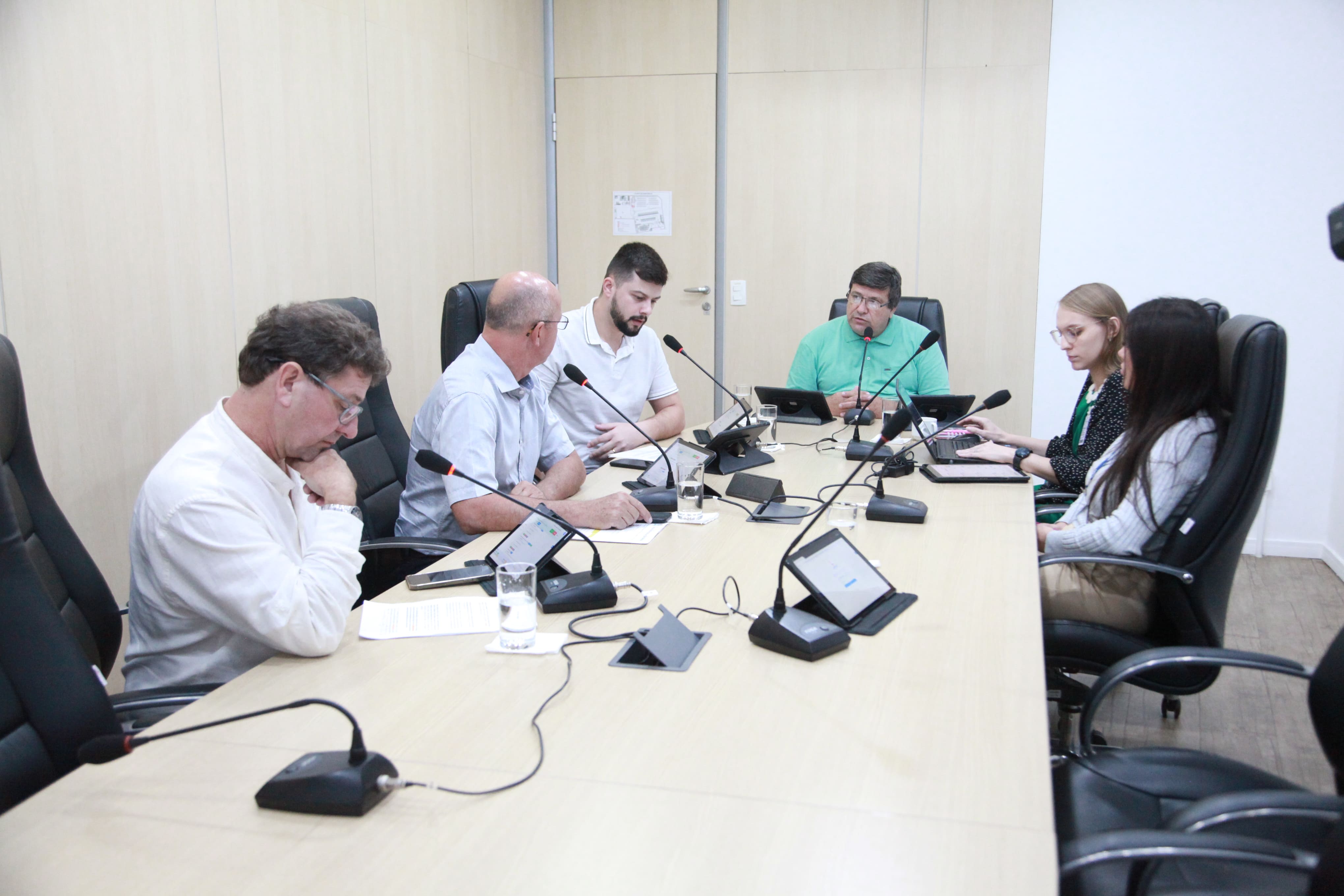 CCJ e Comissão de Finanças analisam projetos de lei e emendas