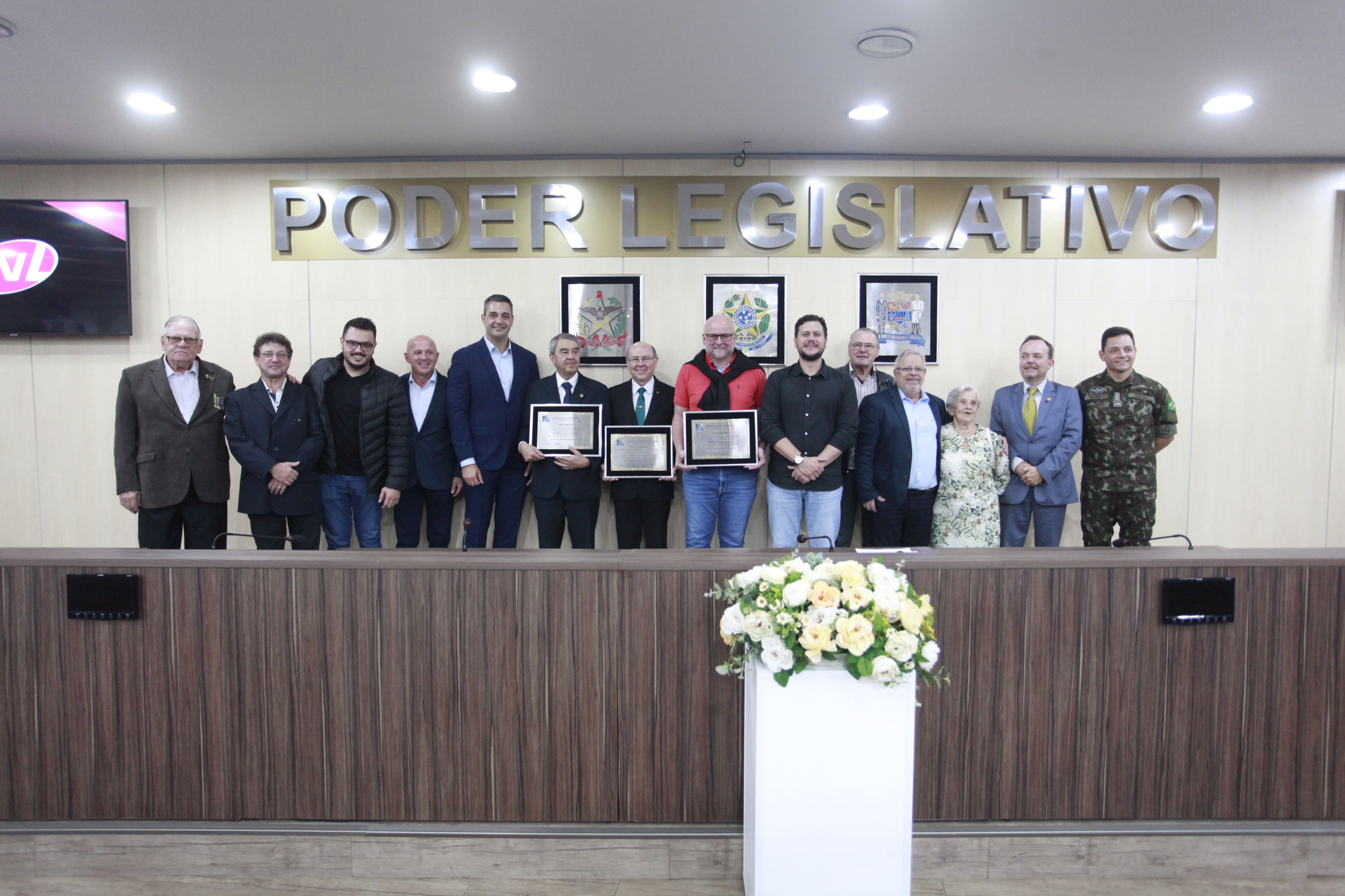 Câmara de Vereadores entrega títulos de Cidadão Blumenauense a três personalidades