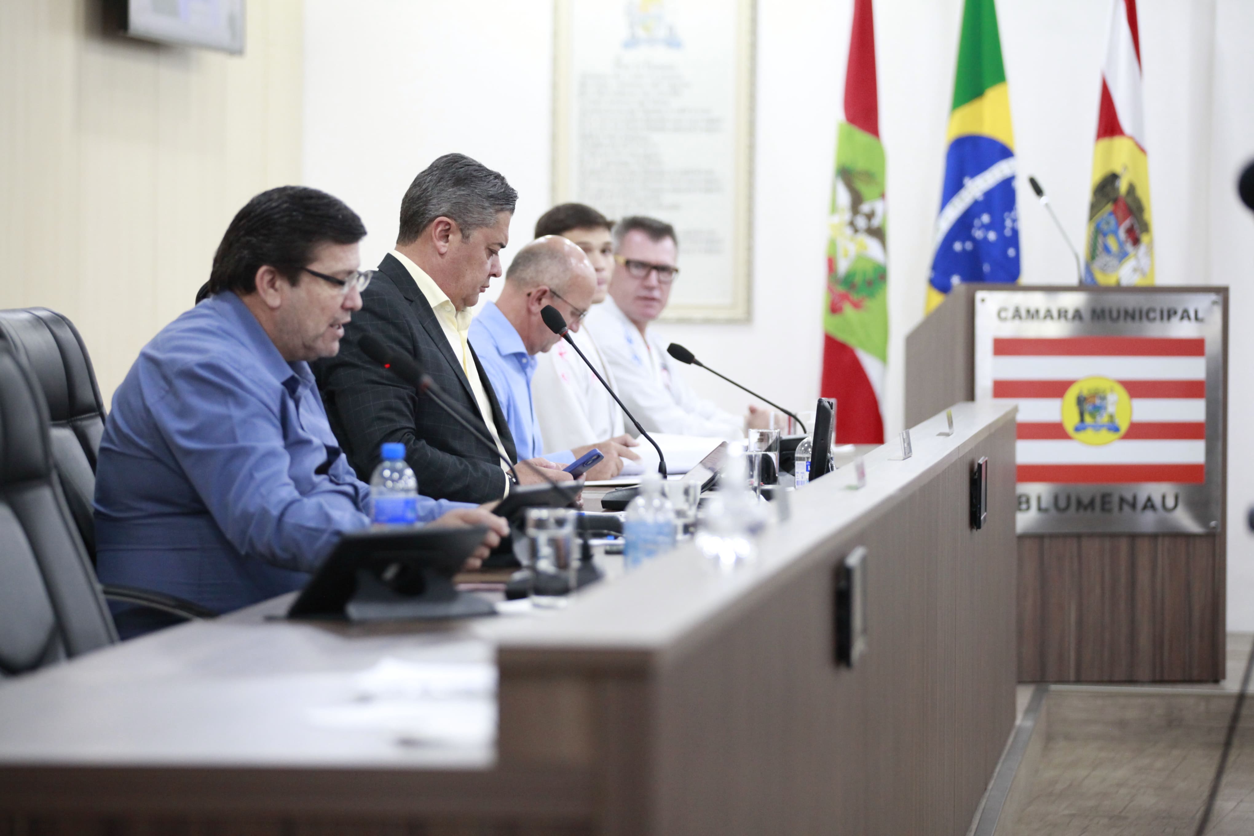Câmara aprova redações finais, projetos de lei, requerimentos e moções em sessão ordinária