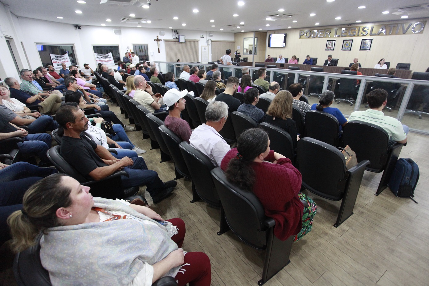 Audiência Pública da Câmara reúne vereadores, Executivo e moradores para debater sobre a regularização fundiária 