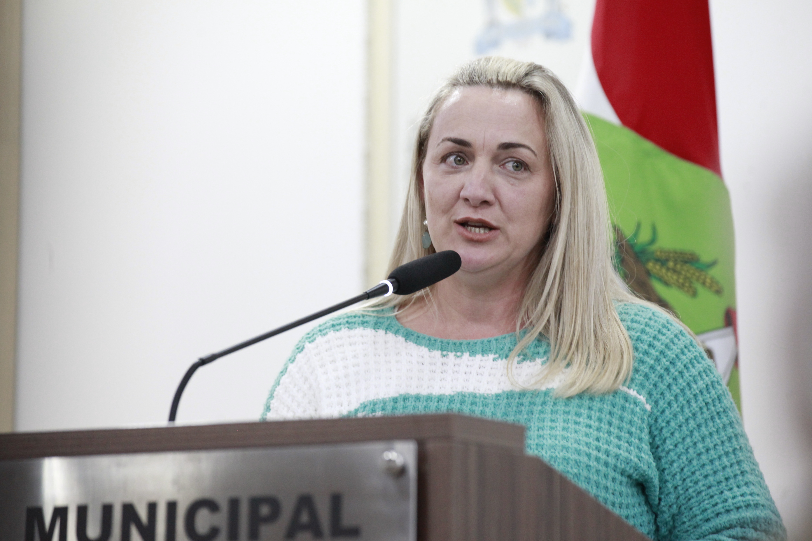 Diretora do CEI Emilia Piske destaca a importância da cultura através do projeto biblioteca itinerante