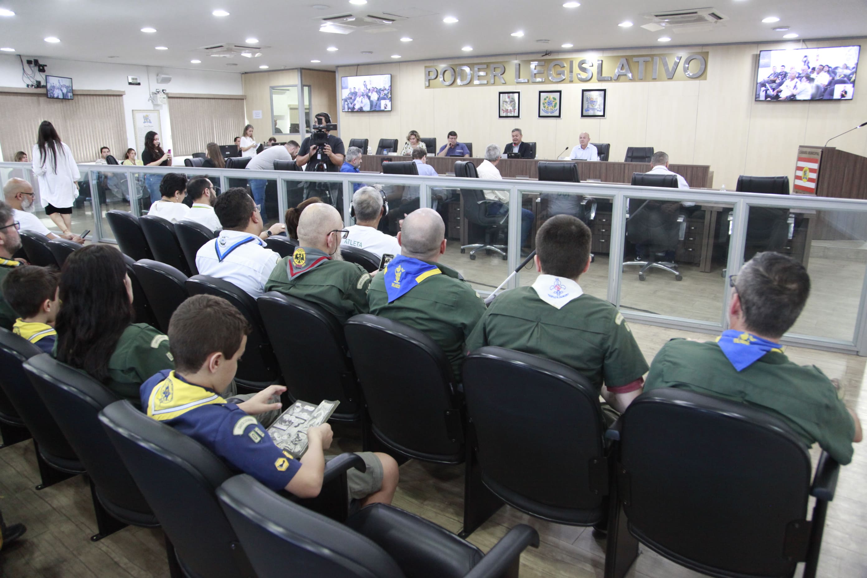 Câmara de Vereadores aprova projeto que institui a Campanha Municipal de Orientação aos Idosos contra fraudes e golpes no comércio eletrônico na internet