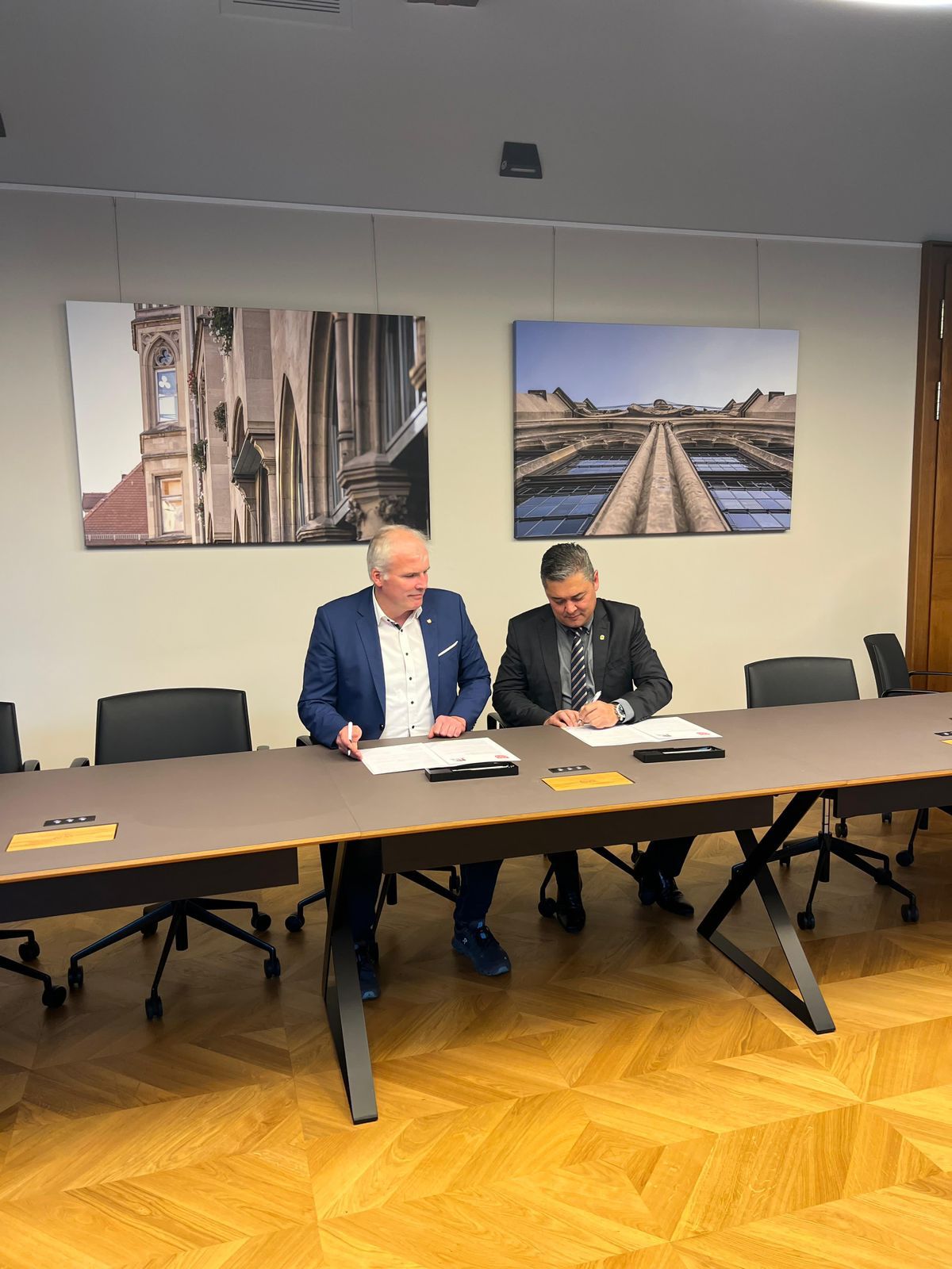 Presidente da Câmara de Vereadores assina termo de cooperação que torna Blumenau e Erfurt cidades irmãs e vai contribuir com o desenvolvimento de intercâmbios e parcerias comerciais