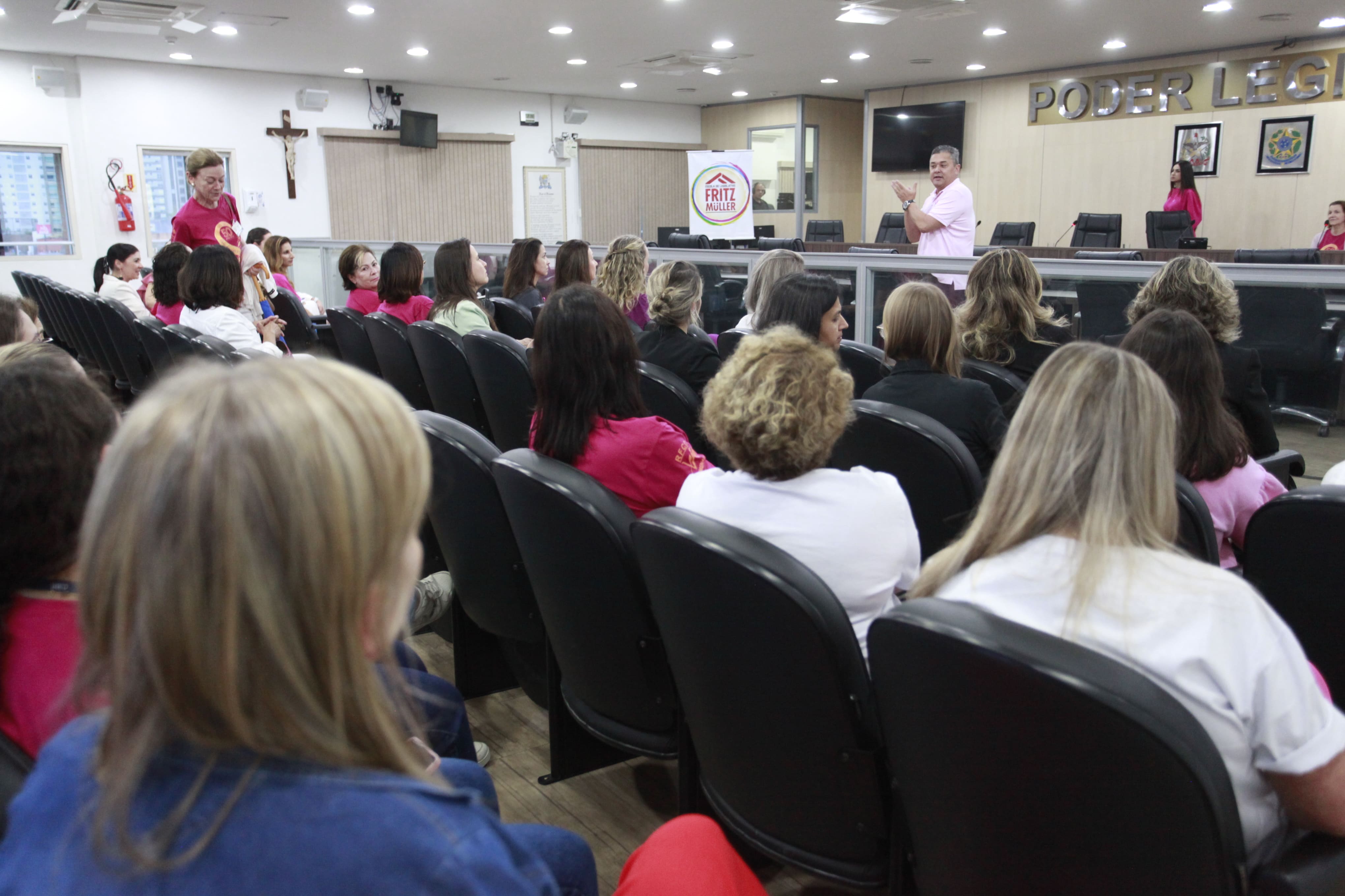 Câmara de Vereadores de Blumenau promove roda de conversa e informação alusiva ao Movimento Outubro Rosa