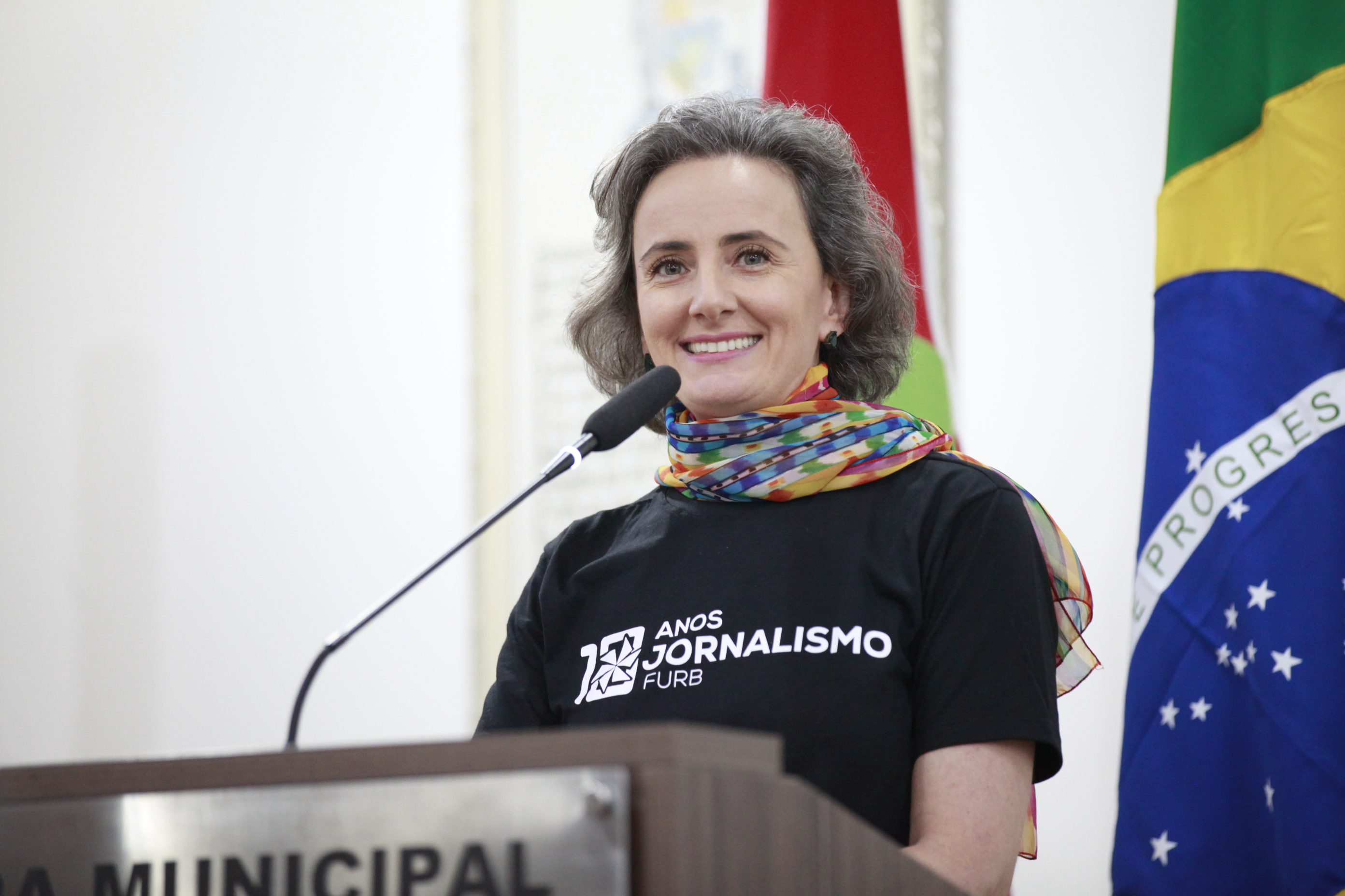 Coordenadora do curso de jornalismo da FURB destaca os 10 anos de atuação e defende interesses da classe na Tribuna Livre