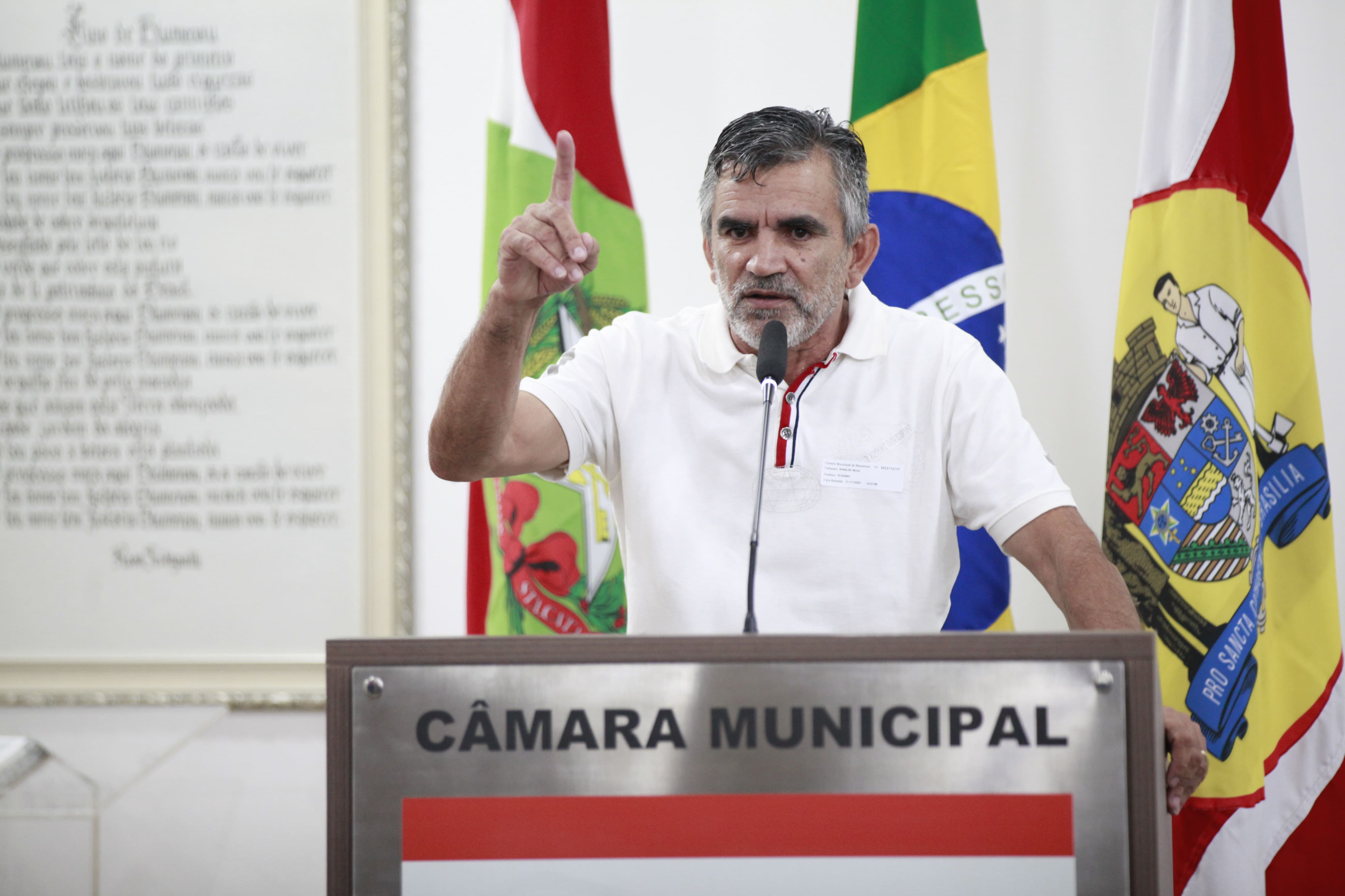 Presidente de Associação de Moradores pede atenção nas obras da EBM Bilíngue Oscar Unbehaun