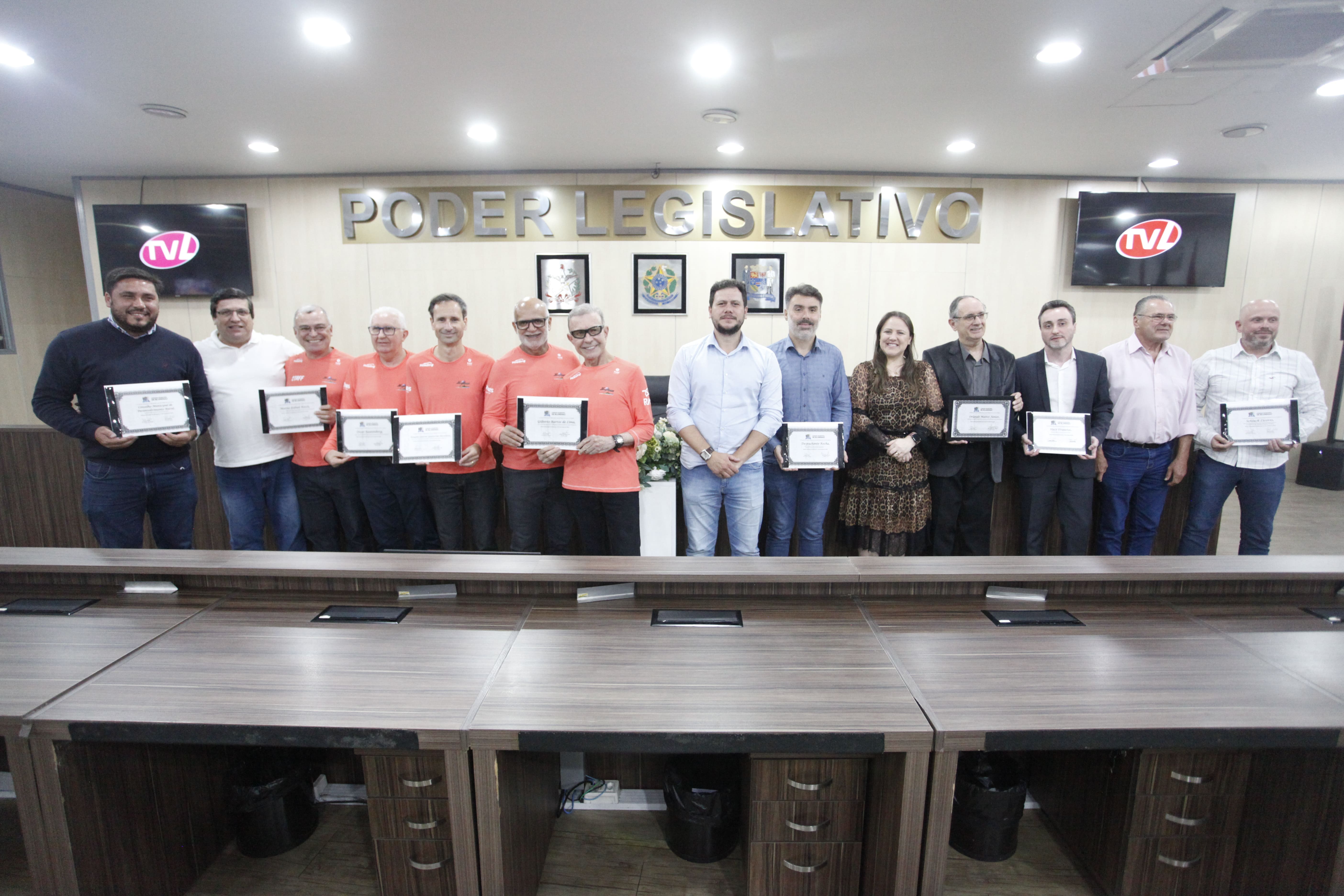 Câmara de Vereadores entrega nove homenagens em Sessão Solene