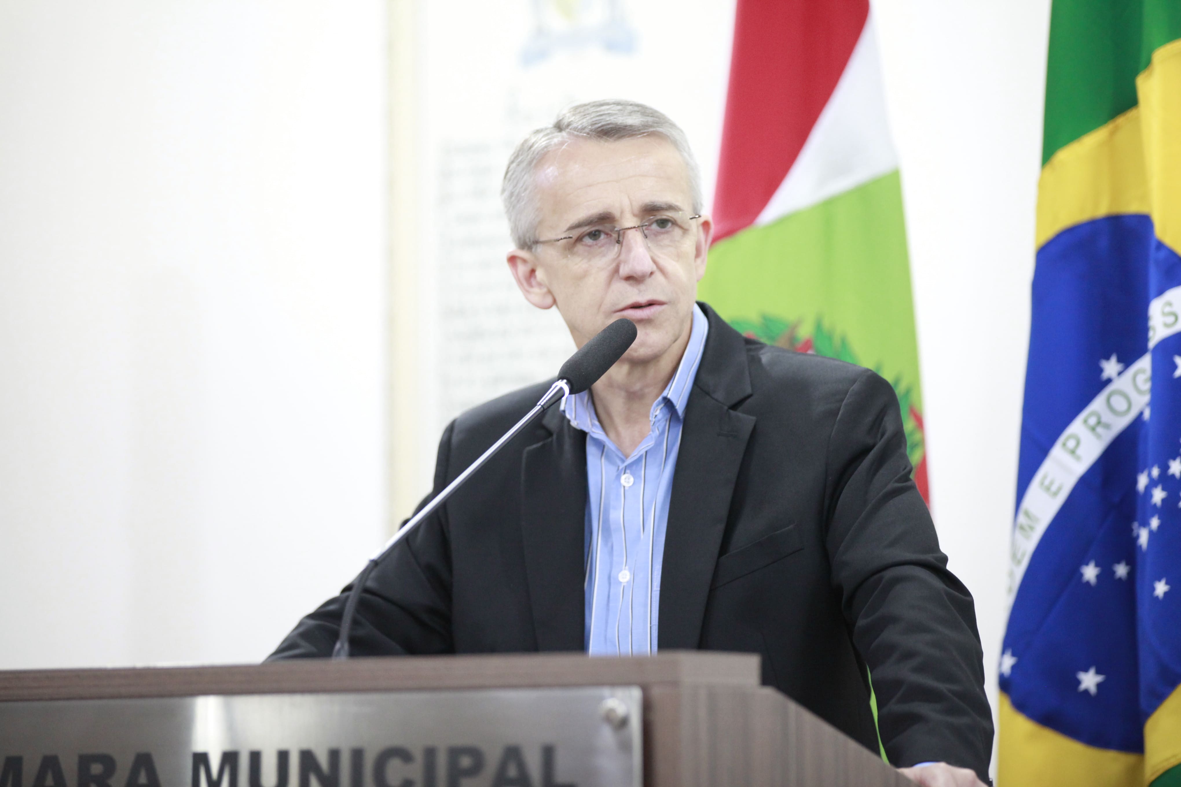 Prefeito Mário Hildebrandt ocupa tribuna na primeira sessão ordinária do ano