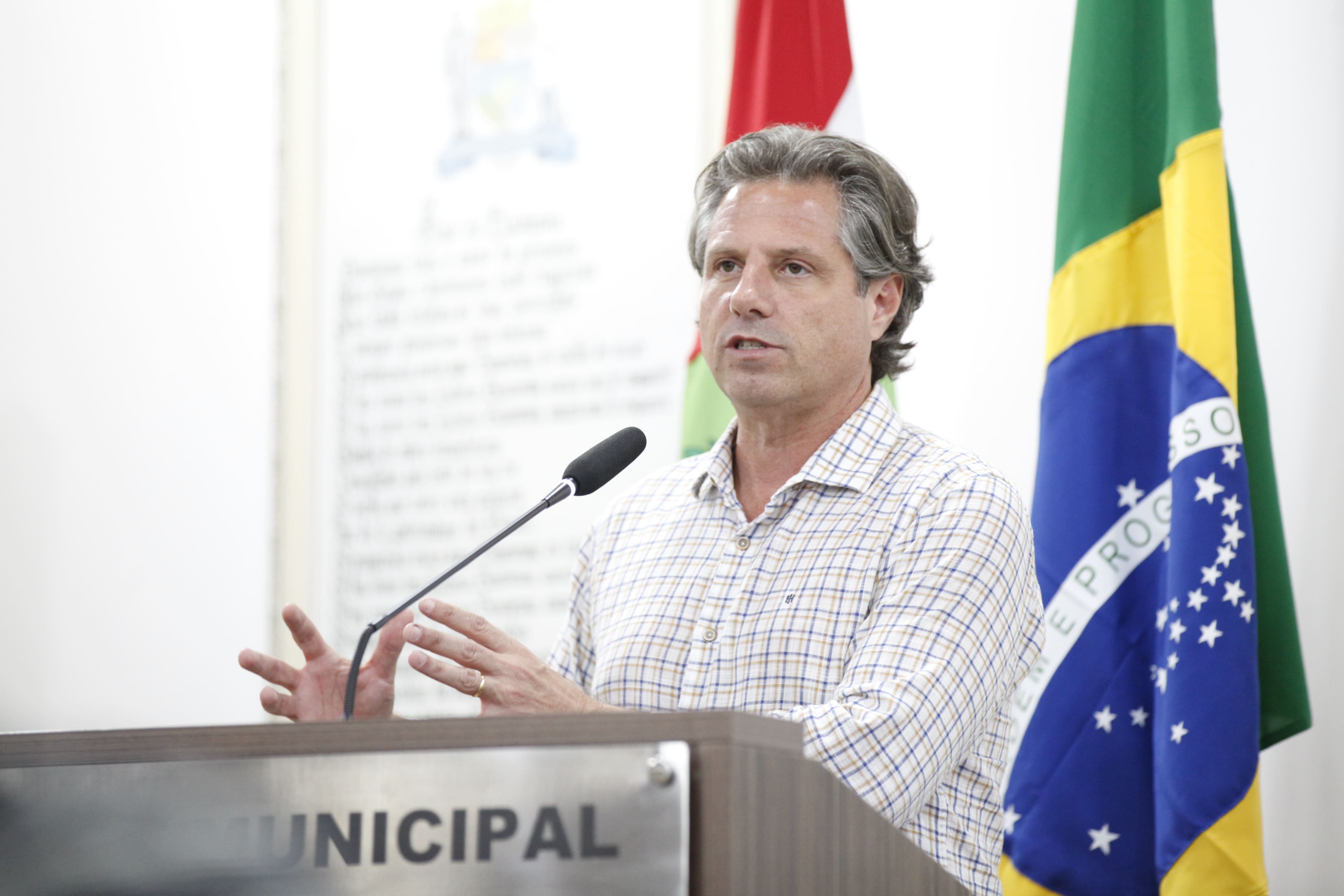 Secretário de Saúde alerta sobre situação da dengue na cidade durante o Momento da Presidência
