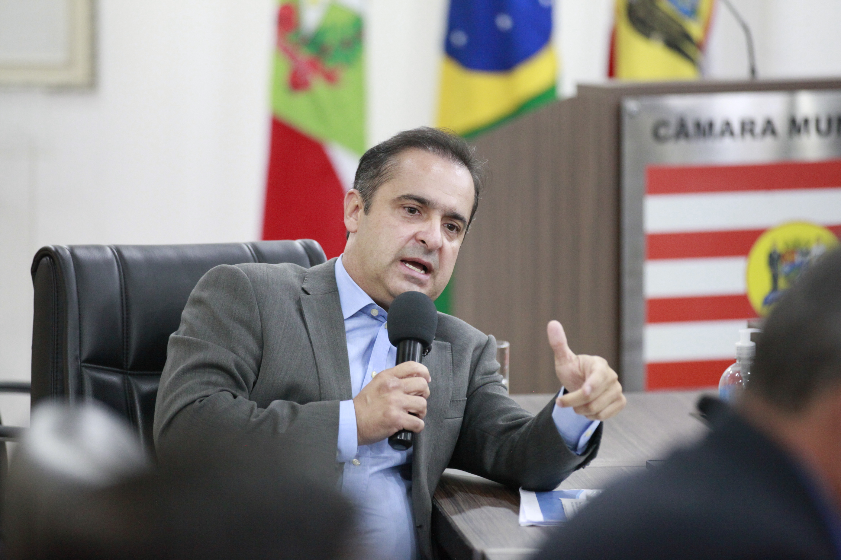 Presidente do SAMAE apresenta esclarecimentos à Câmara sobre falta de água na cidade