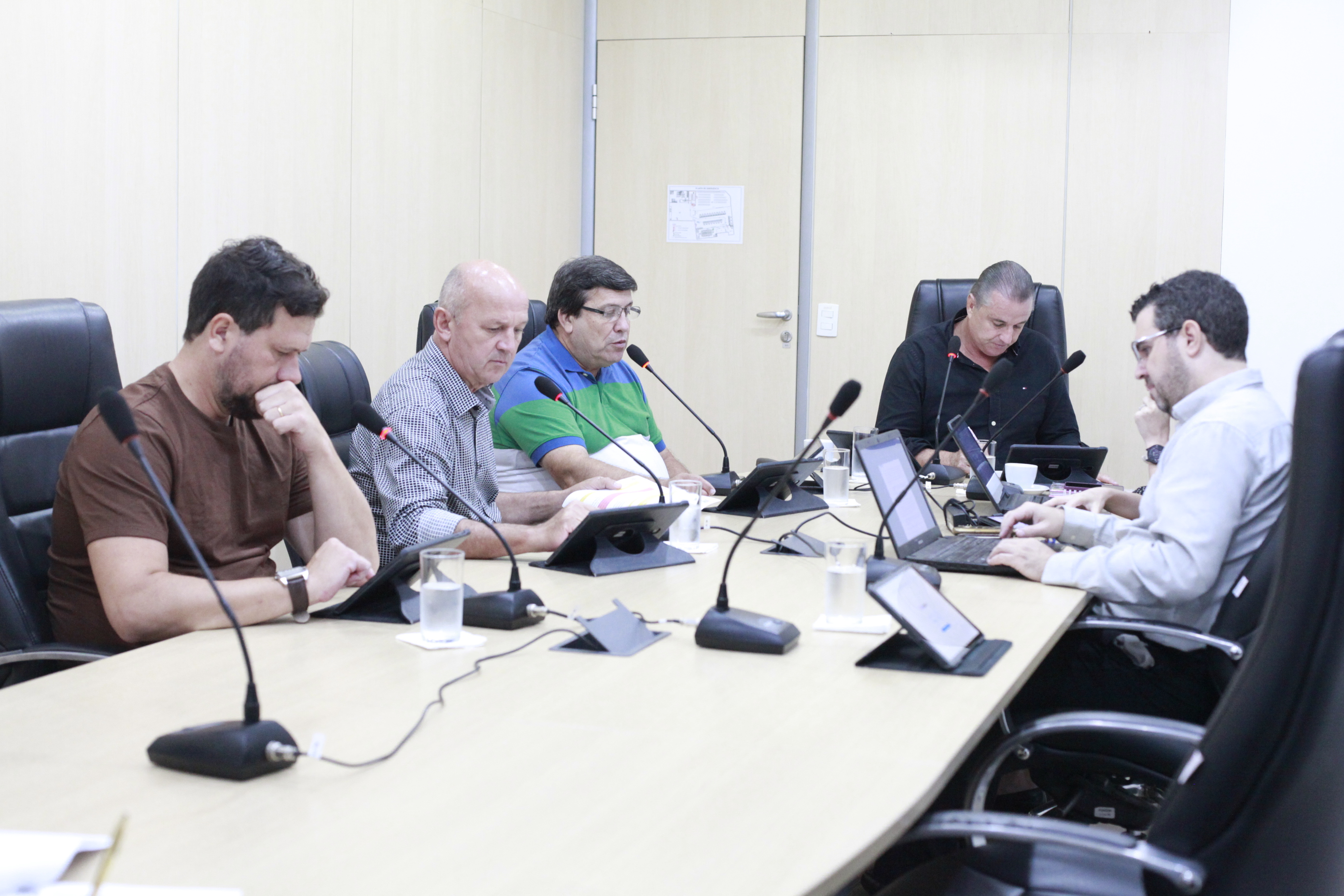 CCJ analisa 14 projetos na reunião desta terça-feira
