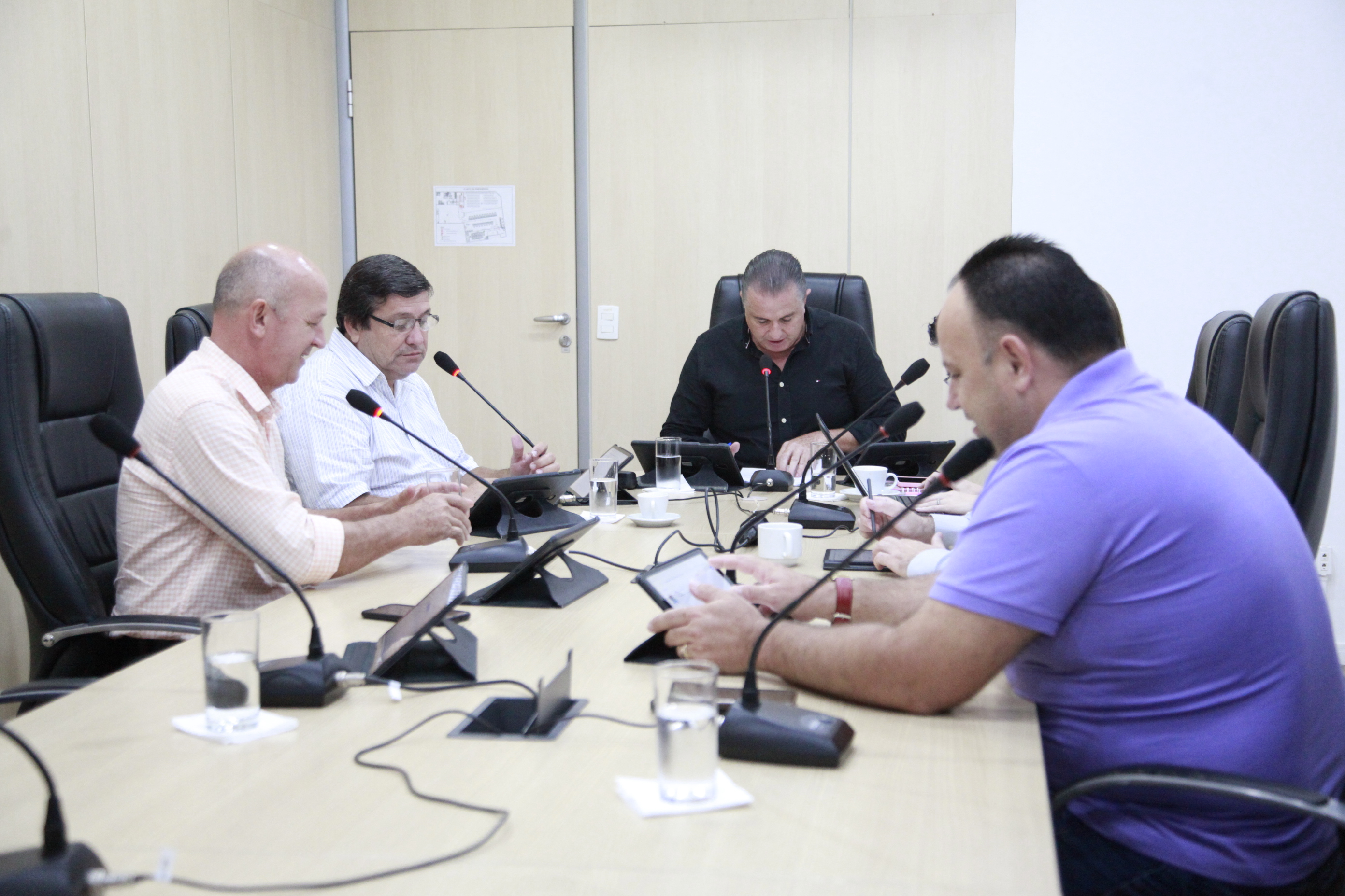 CCJ dá parecer favorável a dois projetos na reunião desta terça-feira (19)