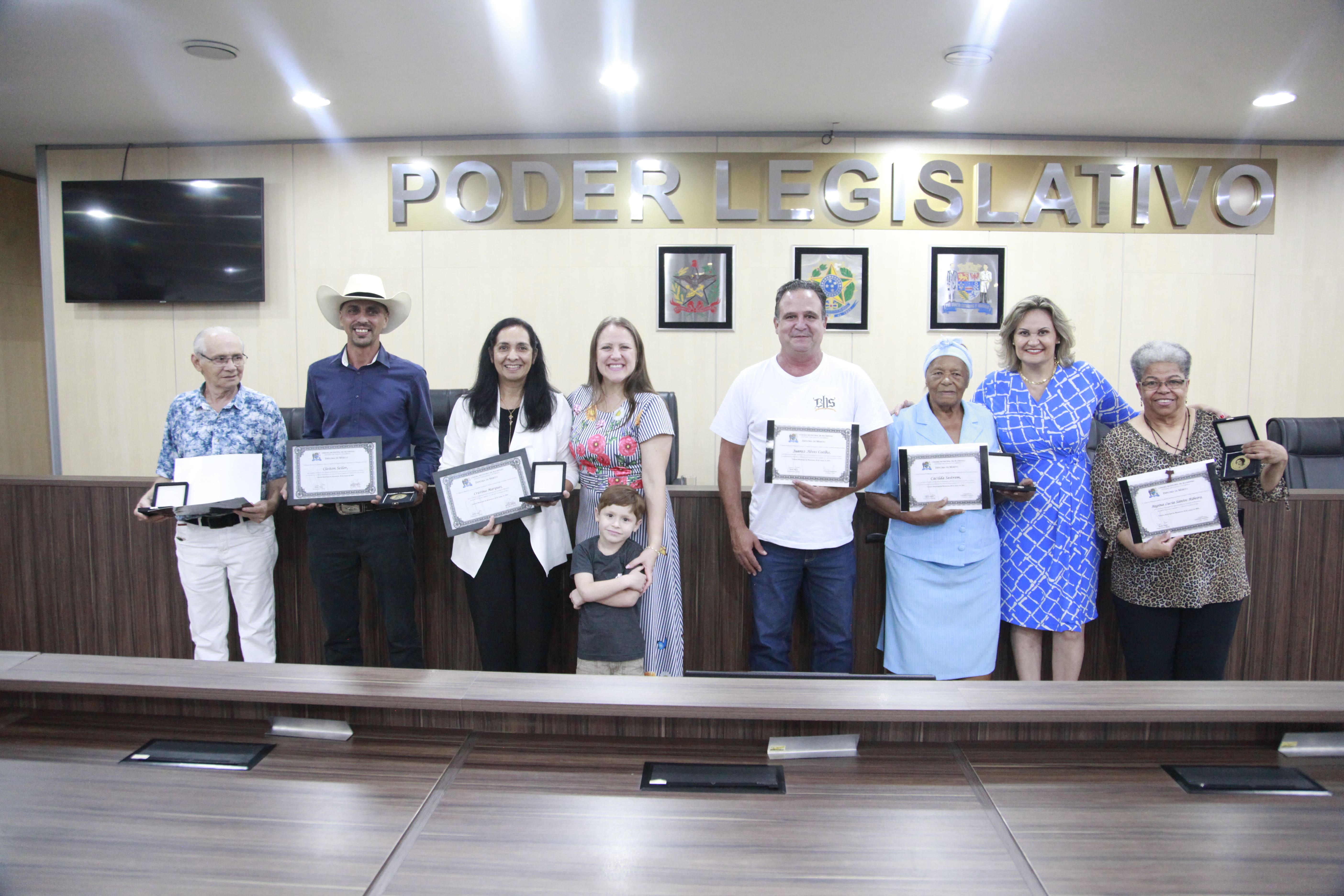 Câmara de Vereadores entrega comendas municipais para seis personalidades que se destacam pelo trabalho realizado em prol da cidade