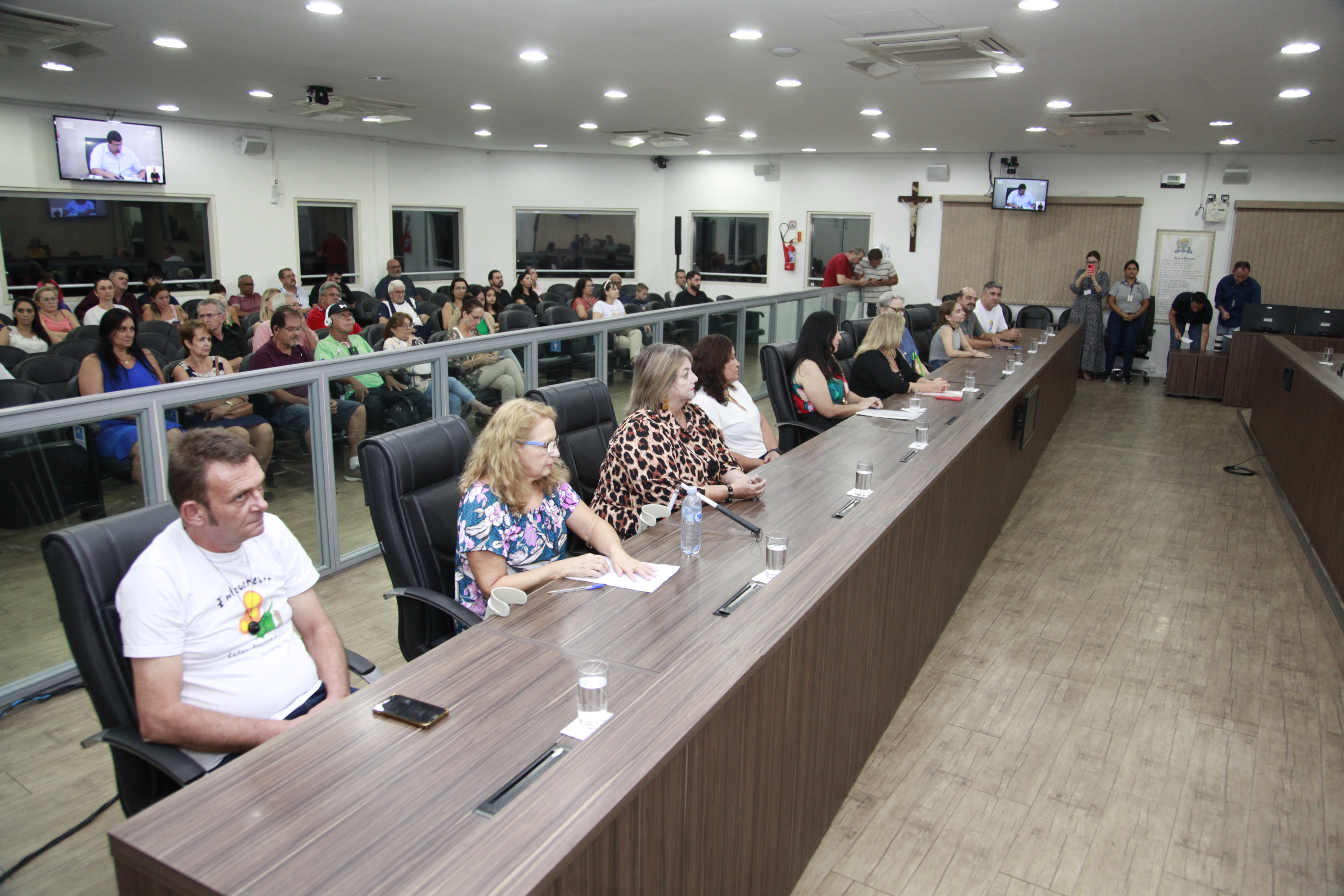 Em audiência pública, entidades e comunidade expõem dificuldades no atendimento de saúde a pessoas com deficiência em Blumenau