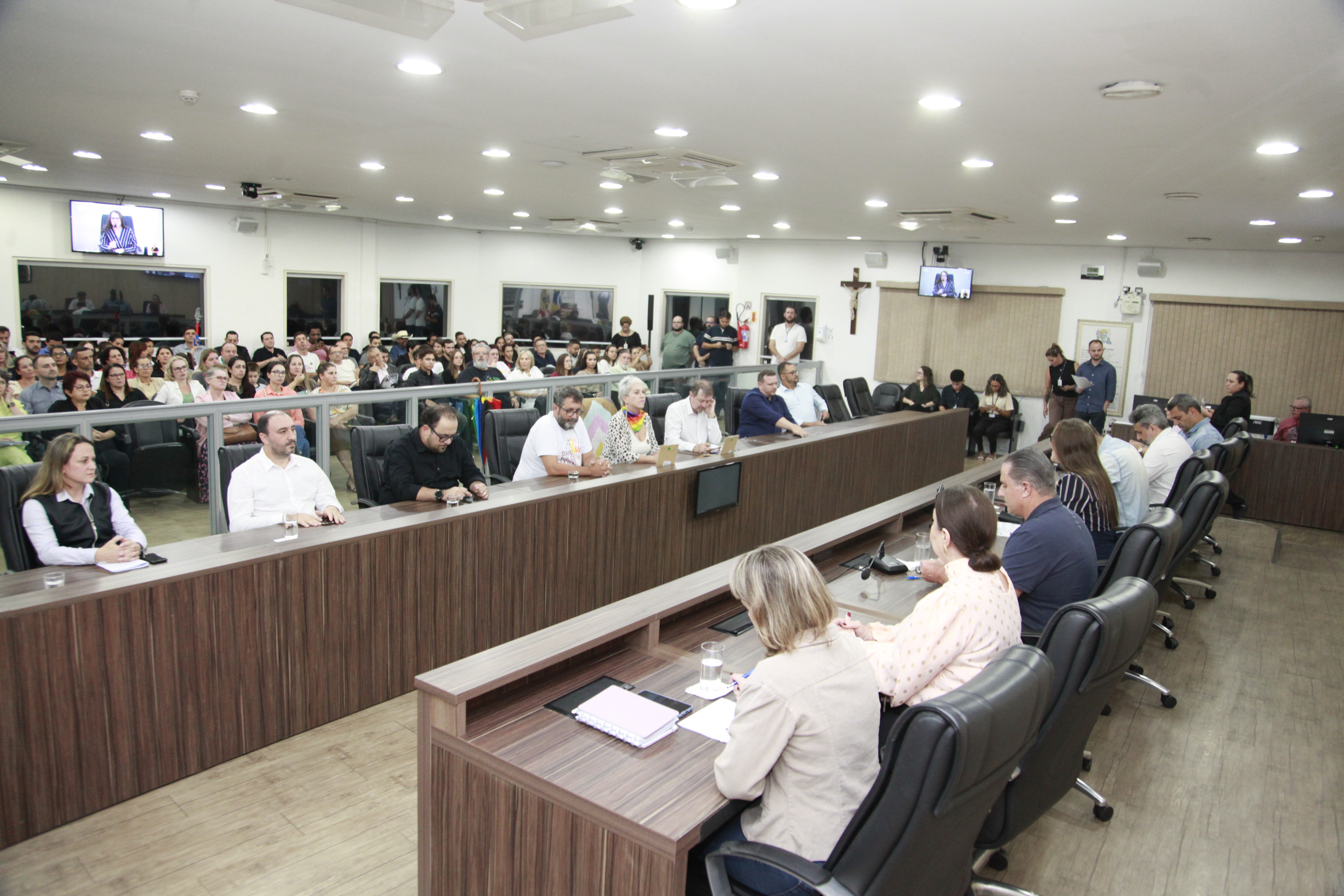 Câmara de Blumenau debate Plano Nacional de Educação em audiência pública 