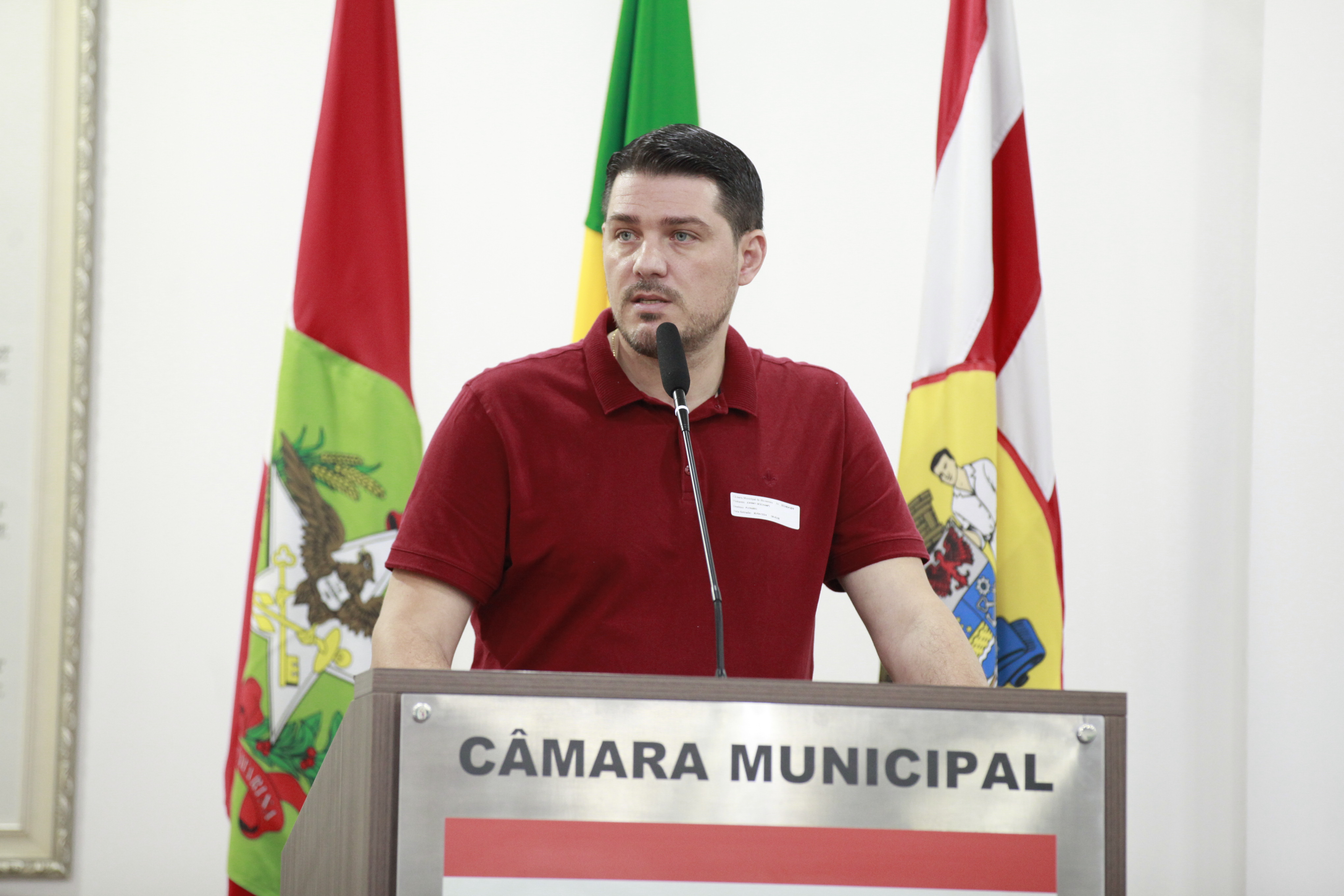 Presidente da ABECelesc apresenta associação na tribuna da Câmara